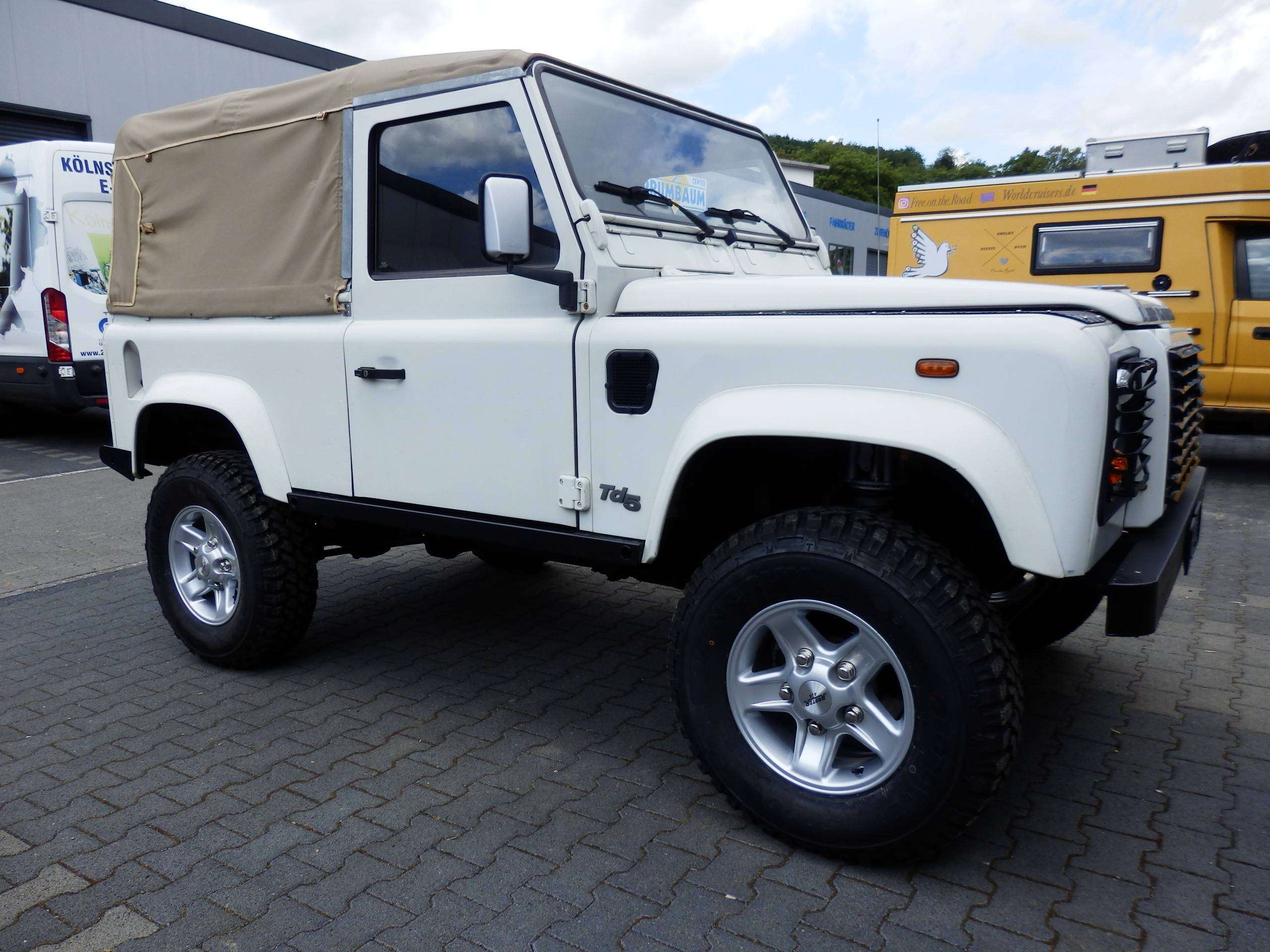 Land Rover Defender