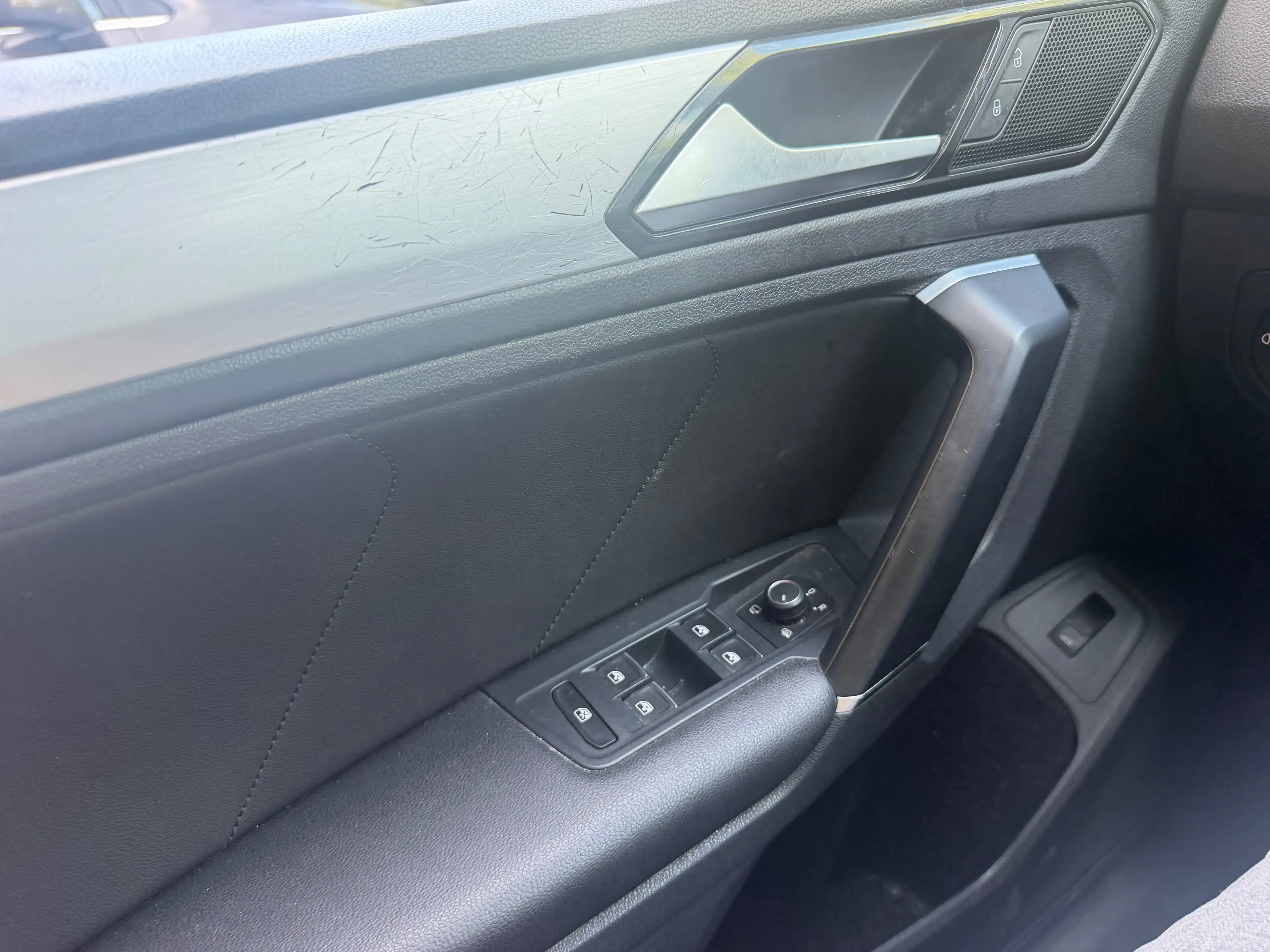 Volkswagen Tiguan Tiguan 2.0 TDi SCR Highline BMT DSG — photo 14
