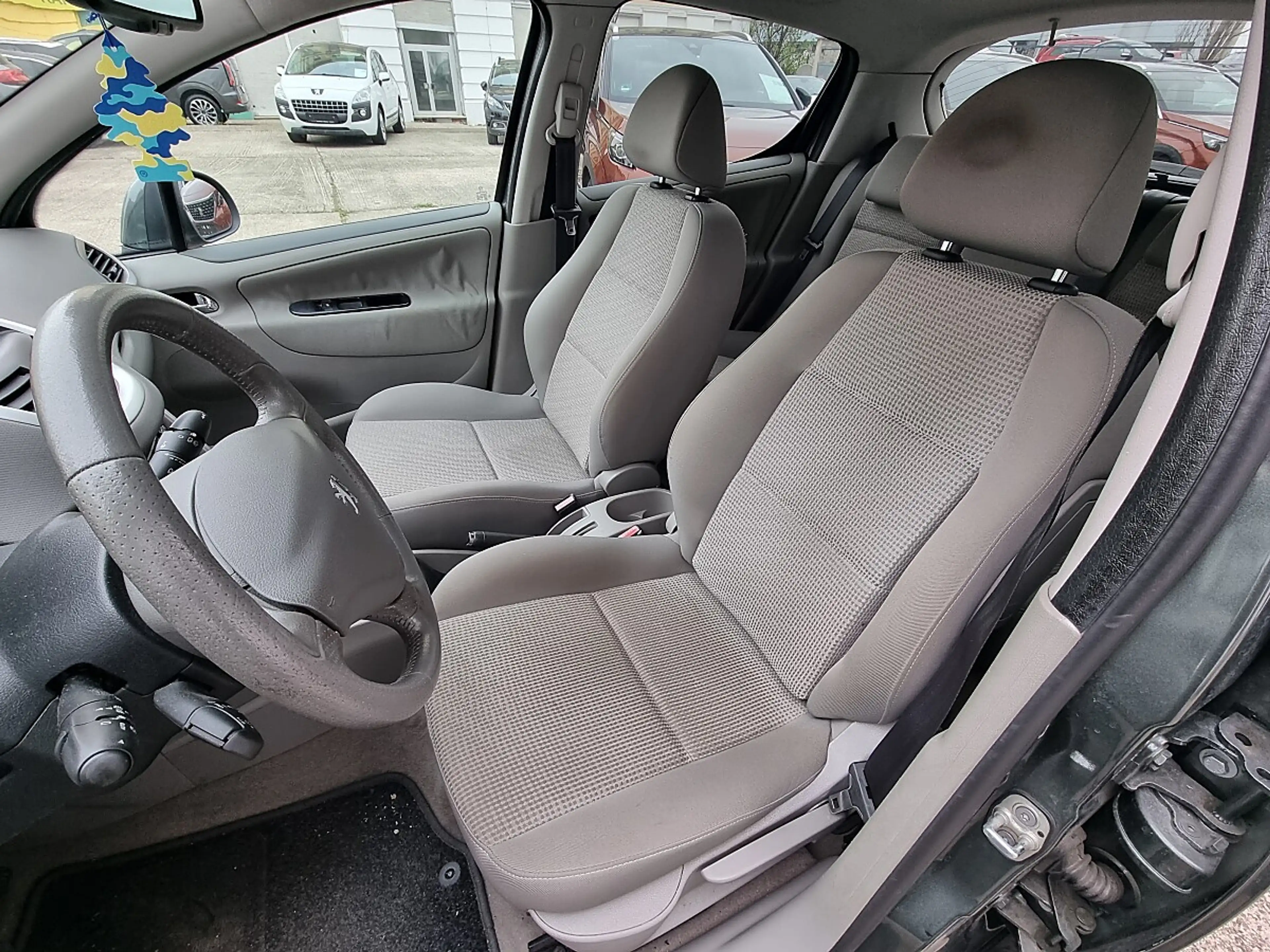 Peugeot 207 Active 1,6 HDi 95 FAP — photo 10