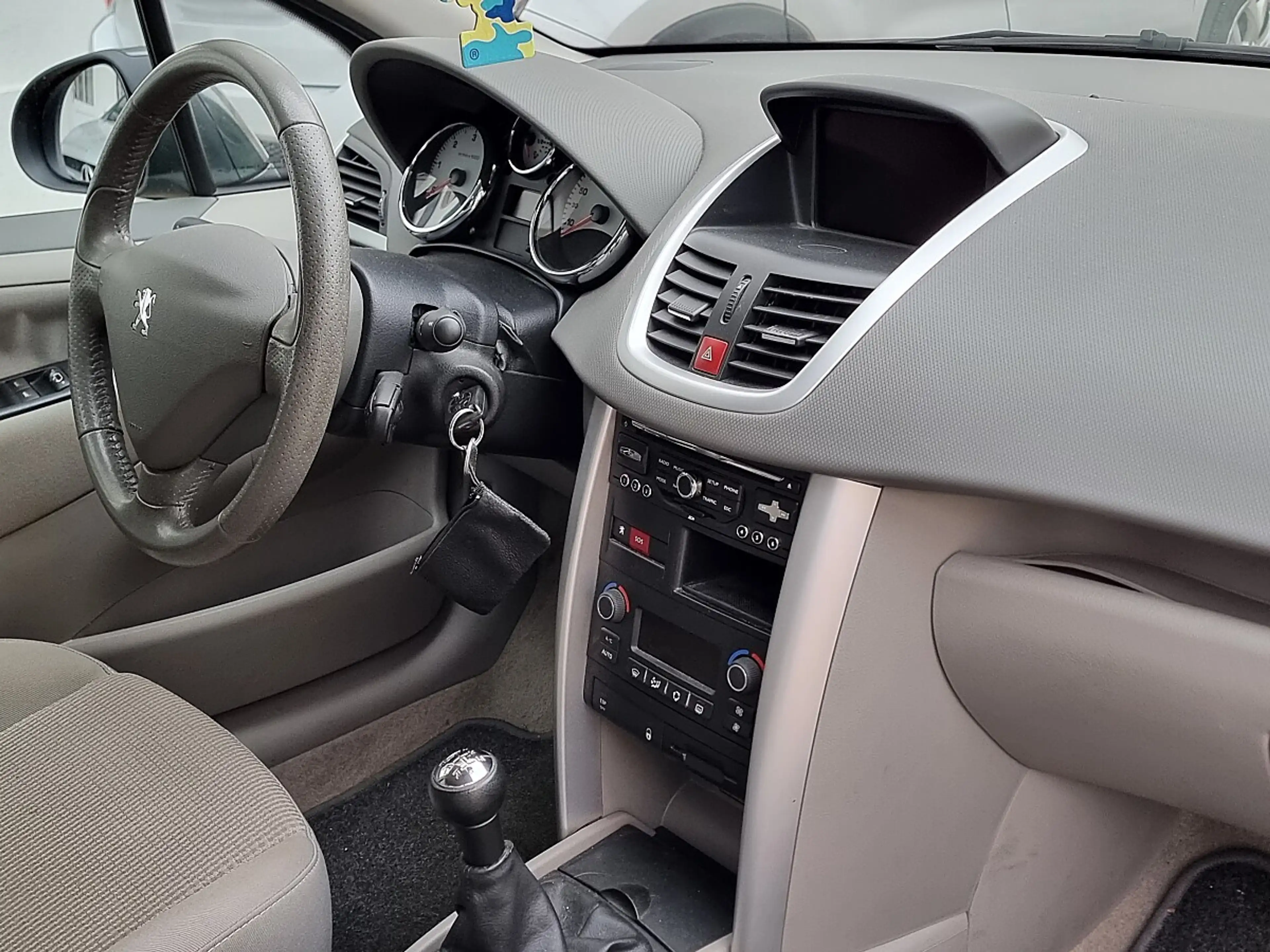 Peugeot 207 Active 1,6 HDi 95 FAP — photo 8