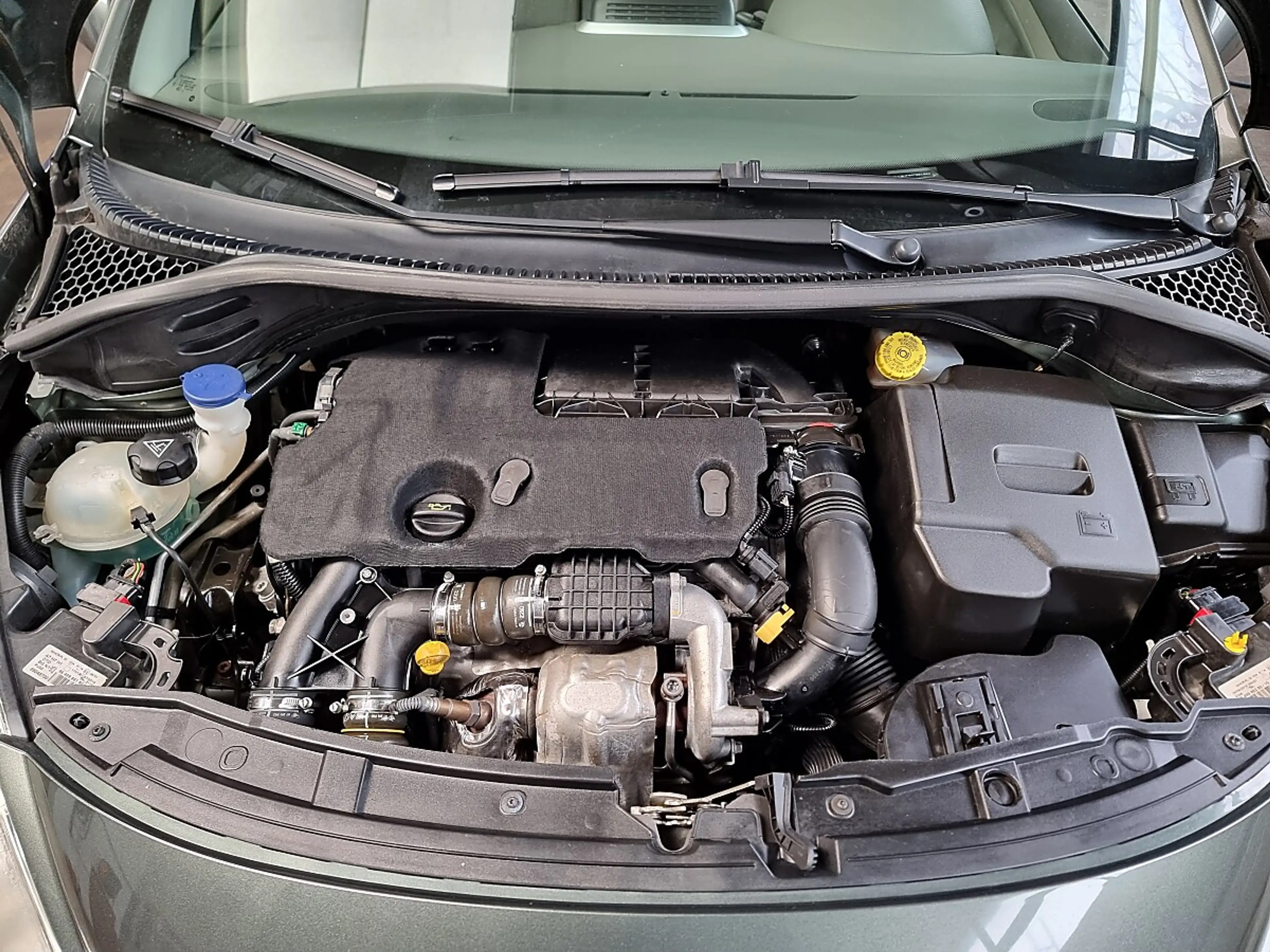 Peugeot 207 Active 1,6 HDi 95 FAP — photo 4