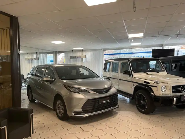Toyota Sienna 2,5L Hybrid 8 Sitze