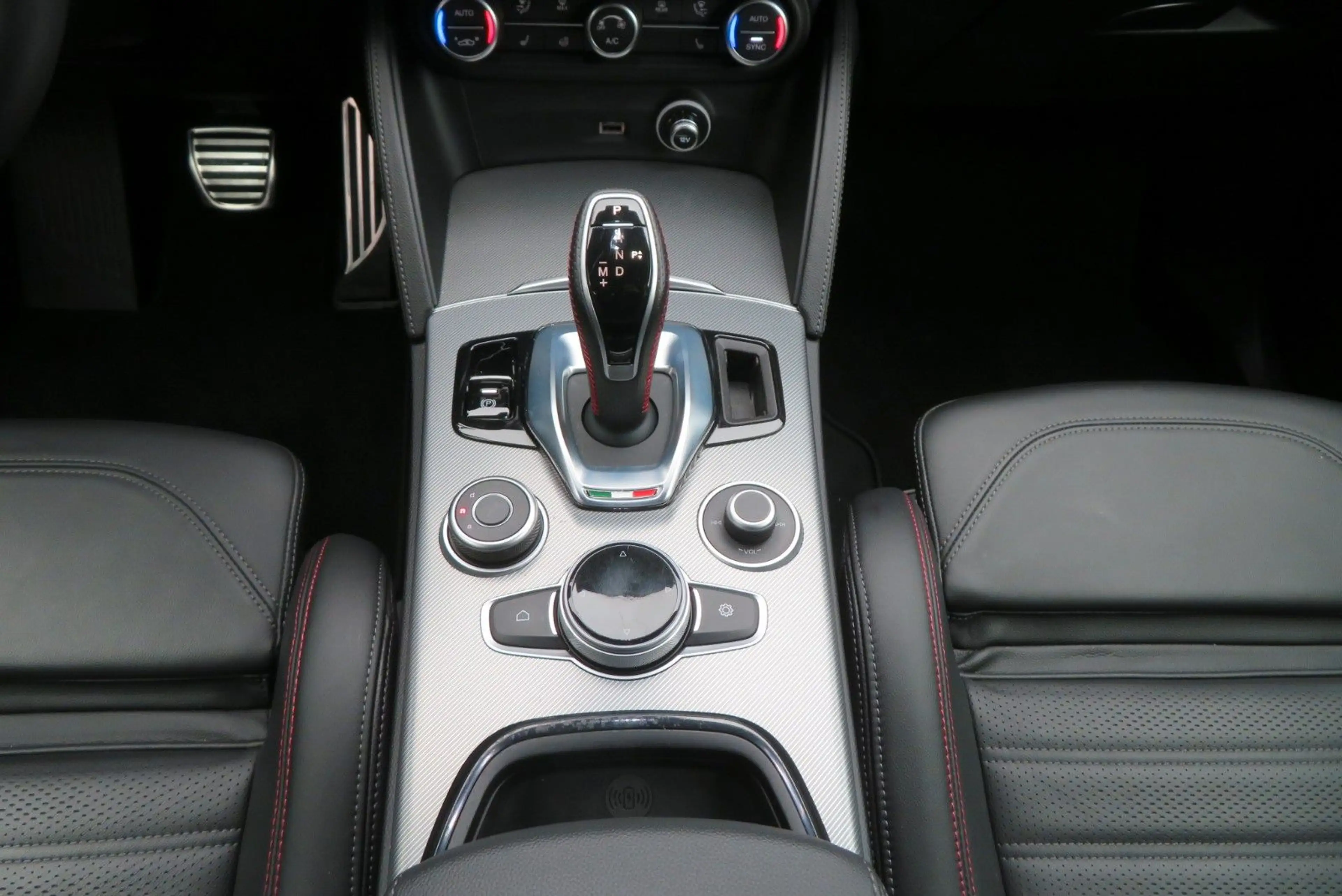 Alfa Romeo Stelvio Competizione Q4 2.2 Diesel 210PS — photo 14
