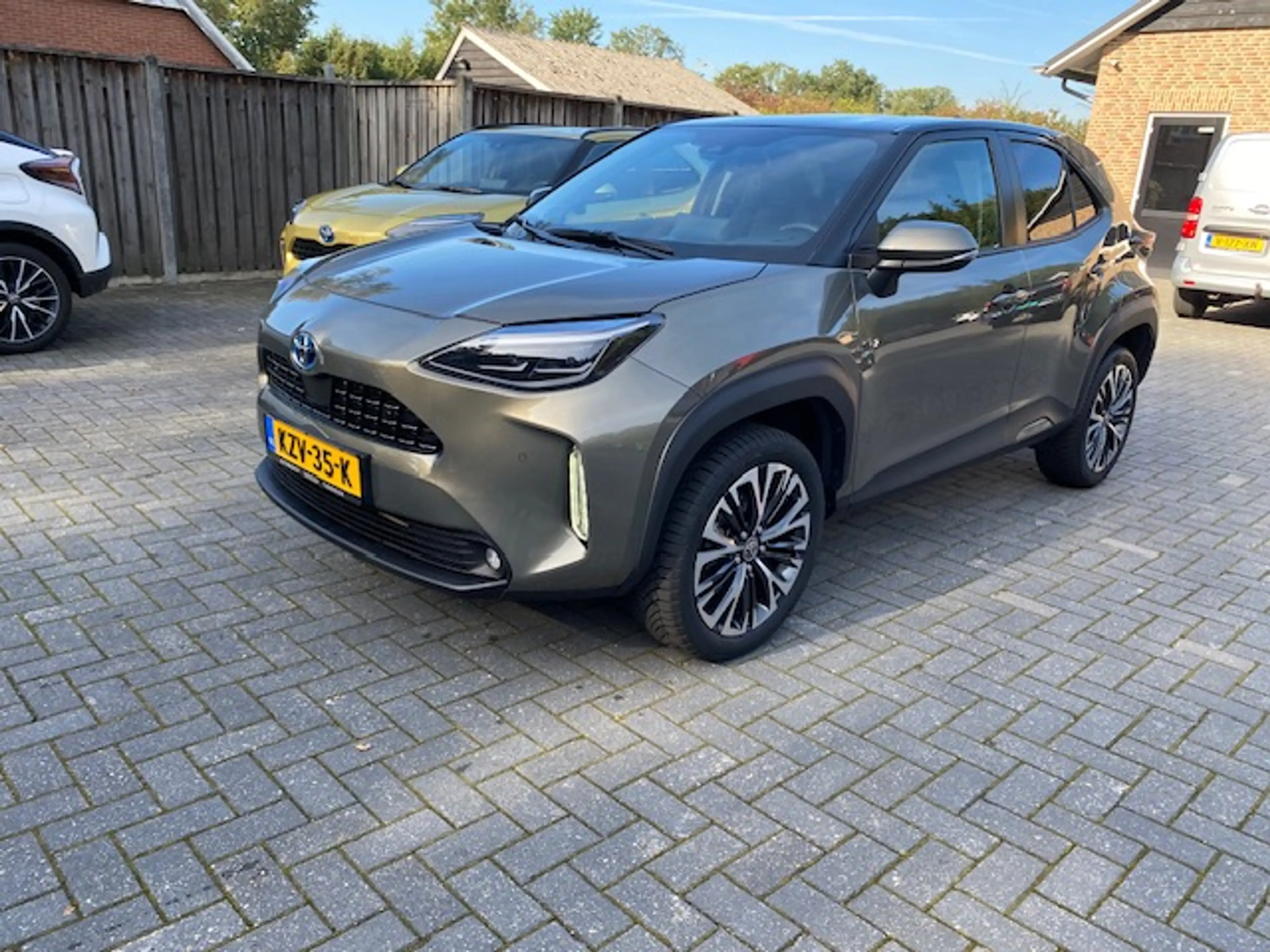 Toyota Yaris Cross 1.5 Hybrid Dynamic DODEHOEK  HEAD-UP  STUUR/STOELVERW  ELEKT ACHTERKLEP