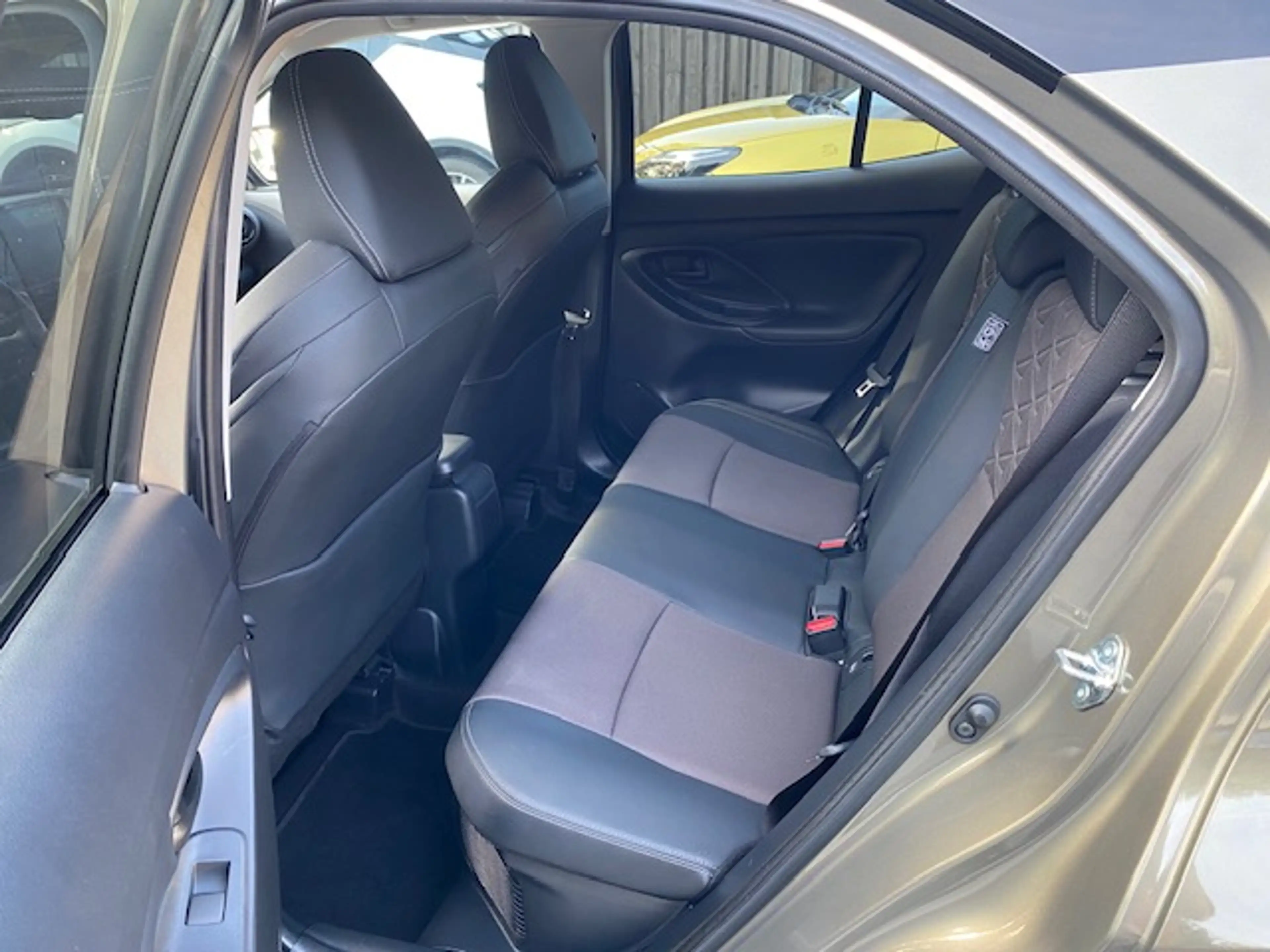 Toyota Yaris Cross 1.5 Hybrid Dynamic DODEHOEK  HEAD-UP  STUUR/STOELVERW  ELEKT ACHTERKLEP — photo 15