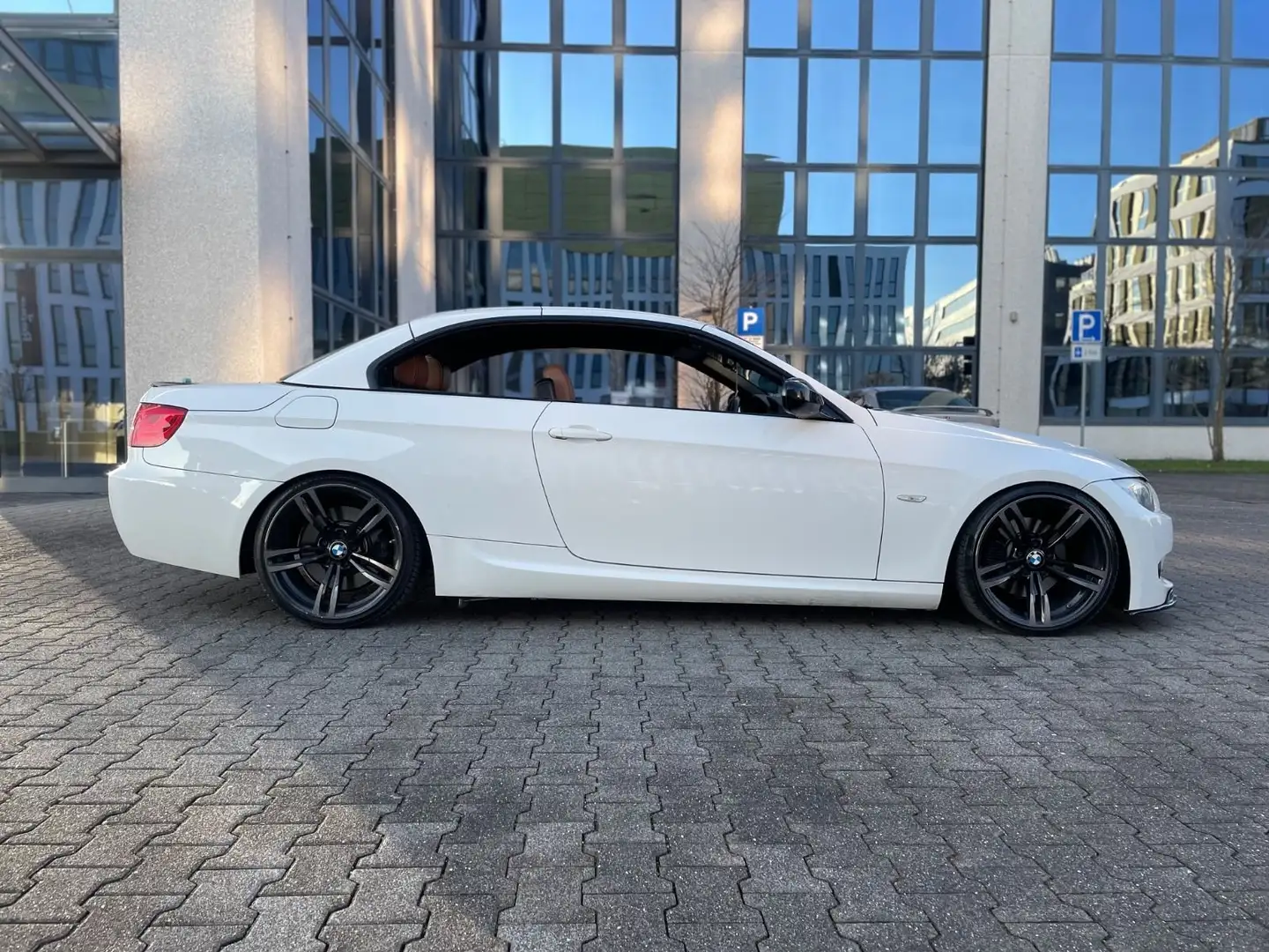 BMW 330 330d Cabrio Aut. Weiß - 2