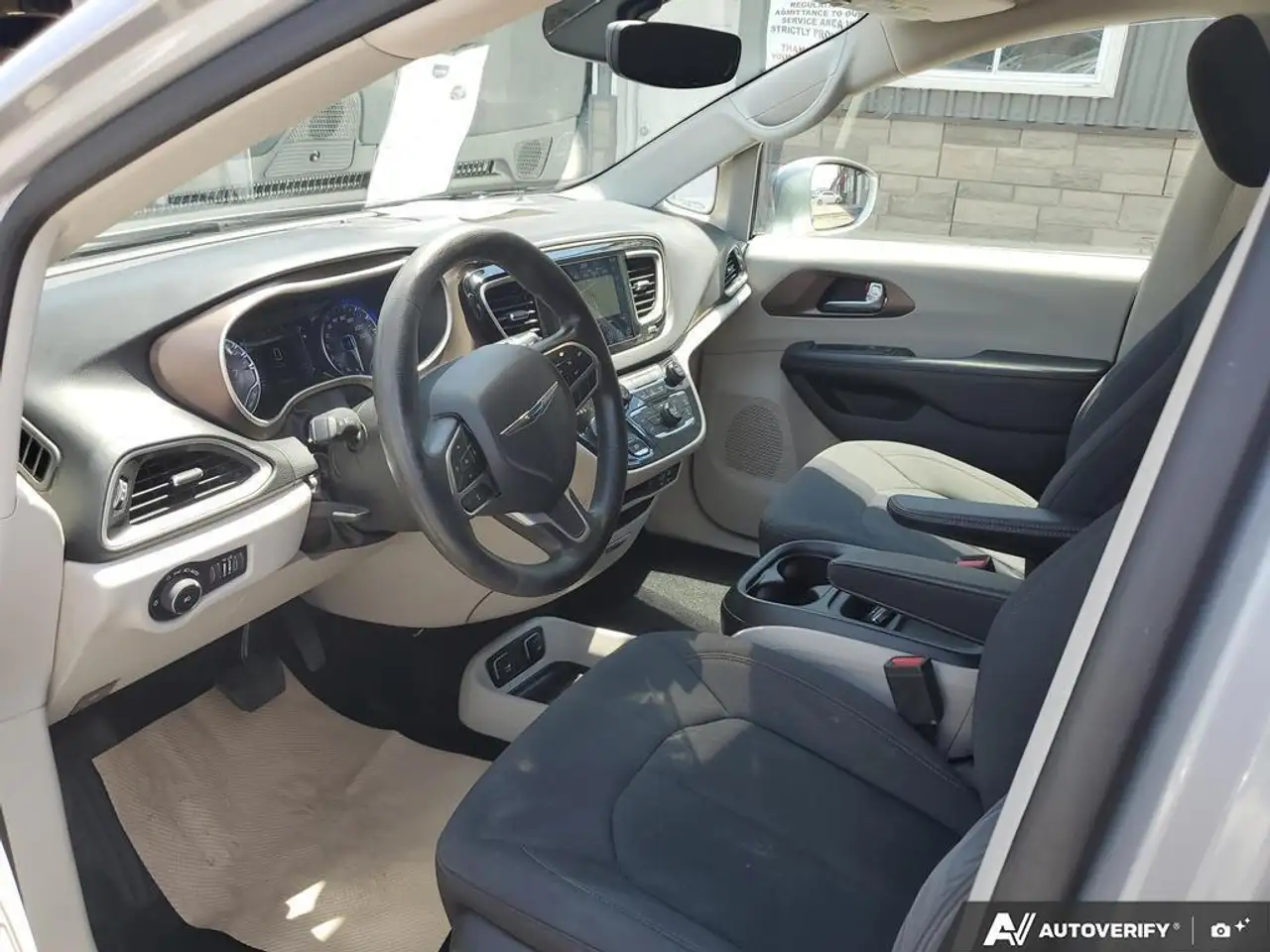Chrysler Pacifica снимка Chrysler Pacifica
