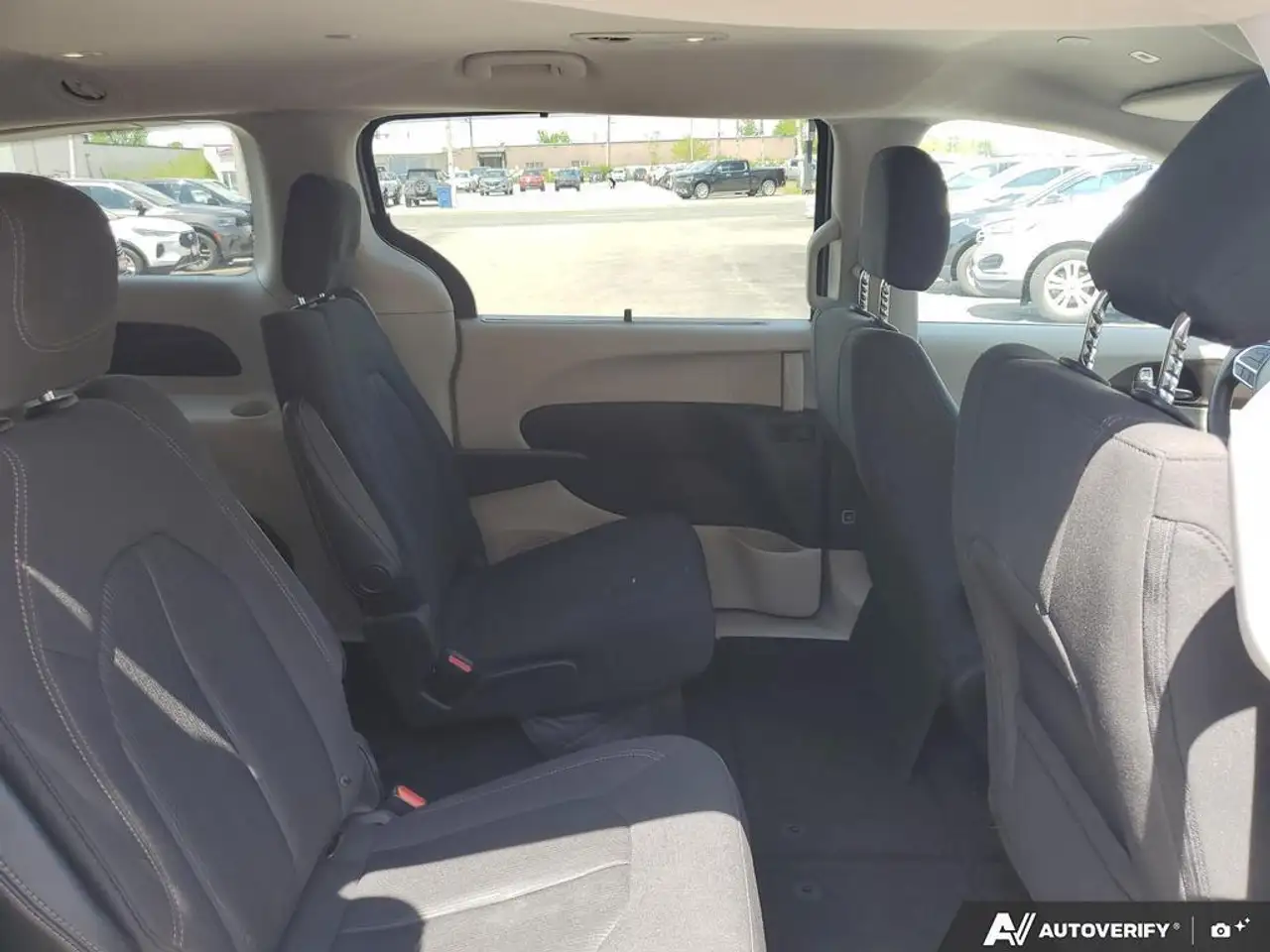 Chrysler Pacifica снимка Chrysler Pacifica