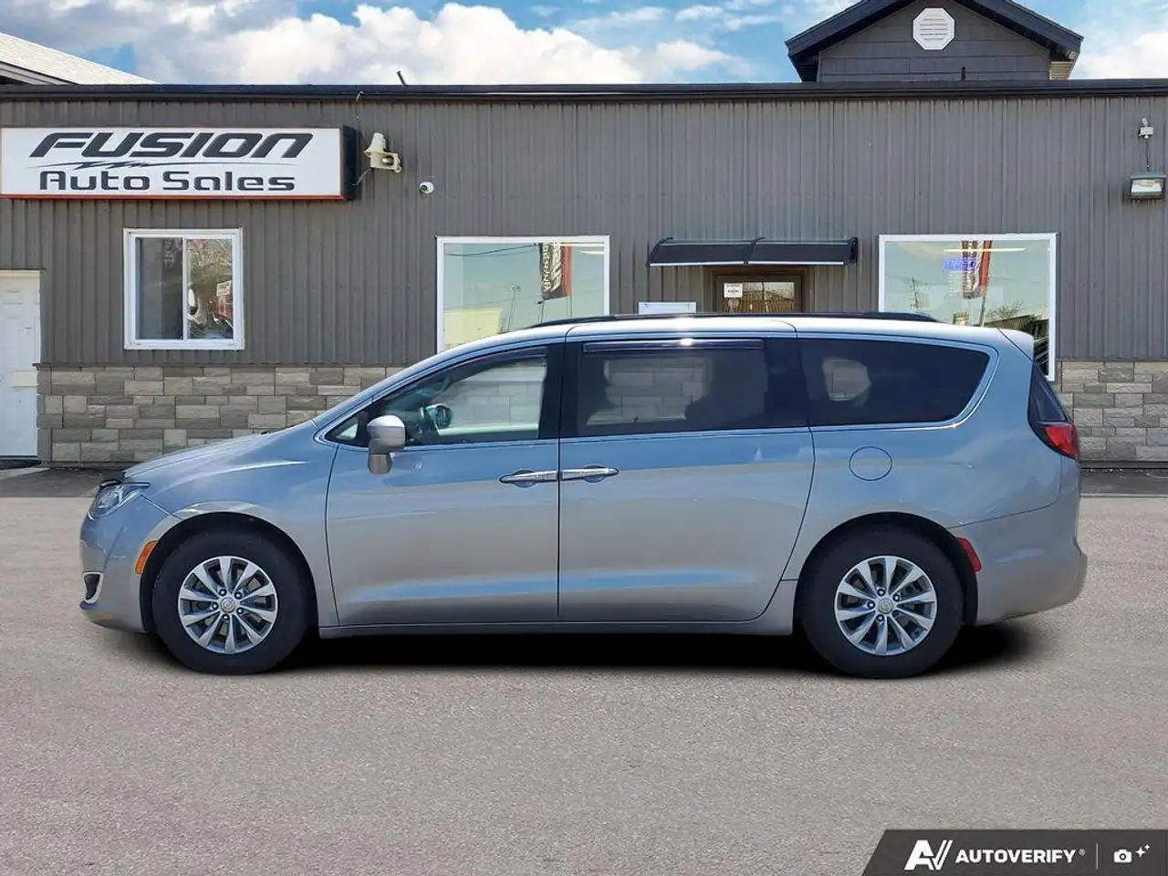Chrysler Pacifica снимка Chrysler Pacifica