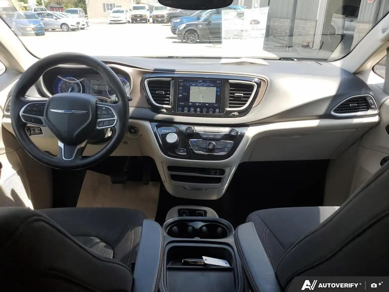 Chrysler Pacifica снимка Chrysler Pacifica