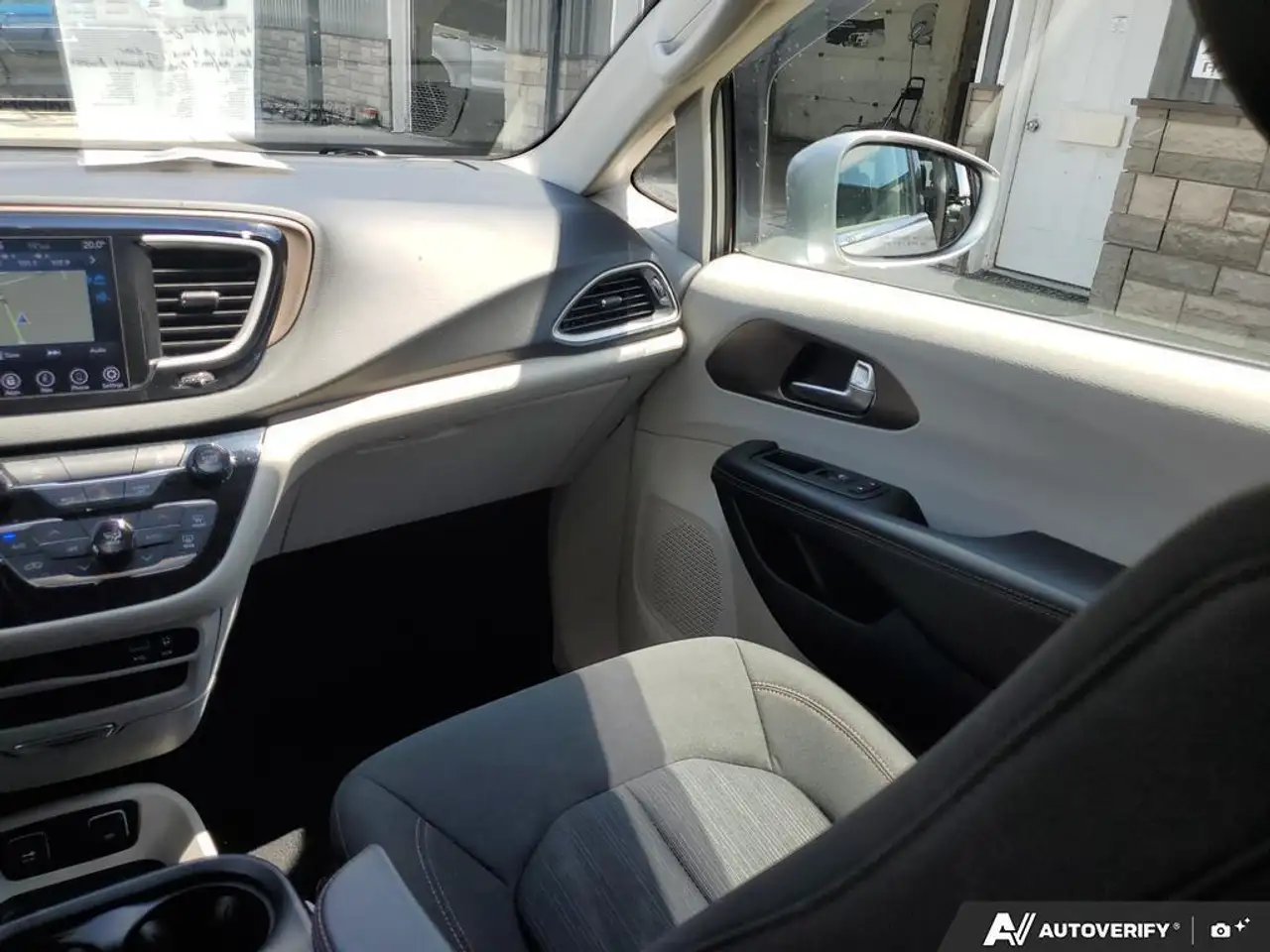 Chrysler Pacifica снимка Chrysler Pacifica