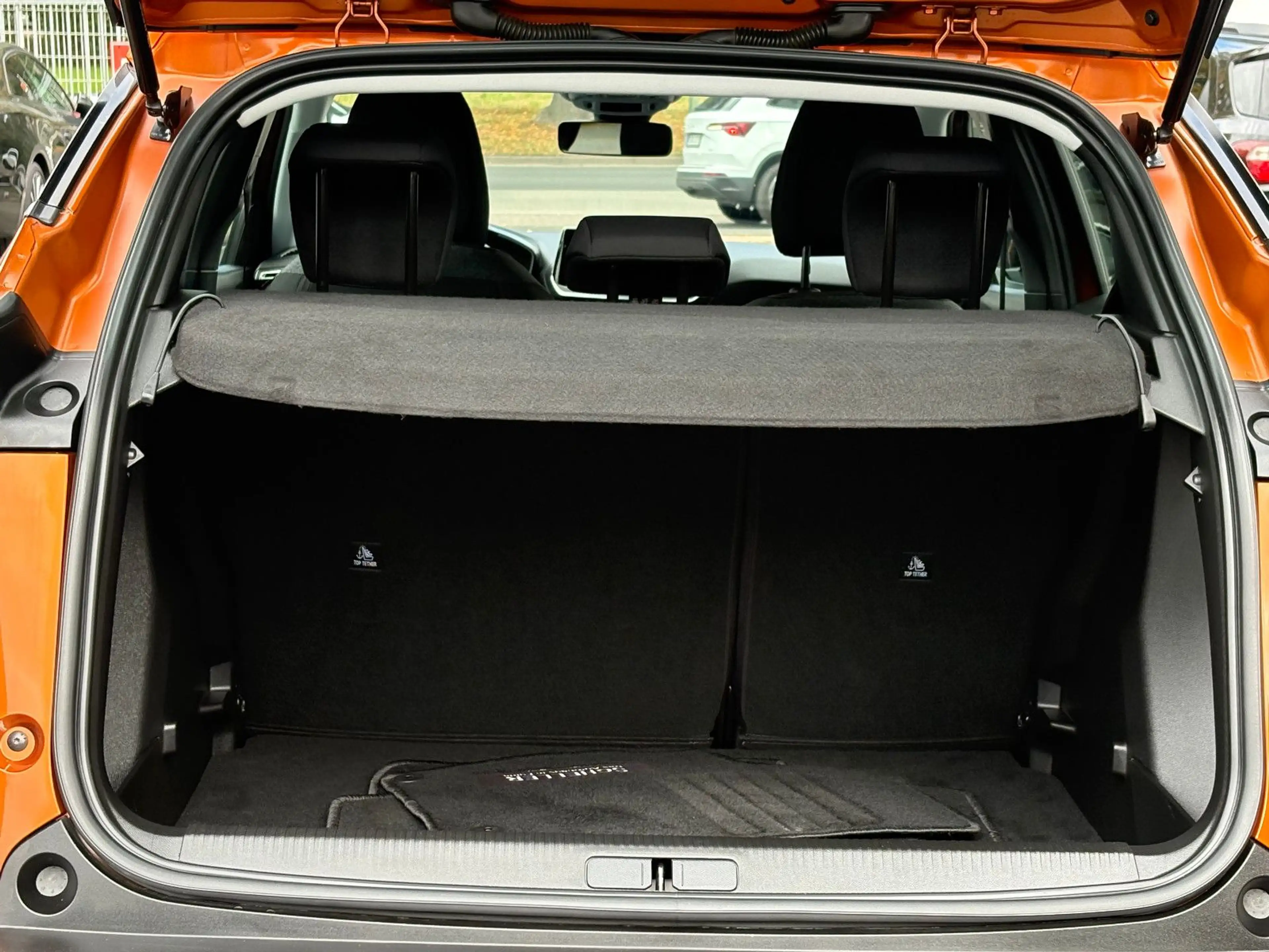 Peugeot 2008 Active LED KAMERA NAVI TEMP SHZ — photo 11
