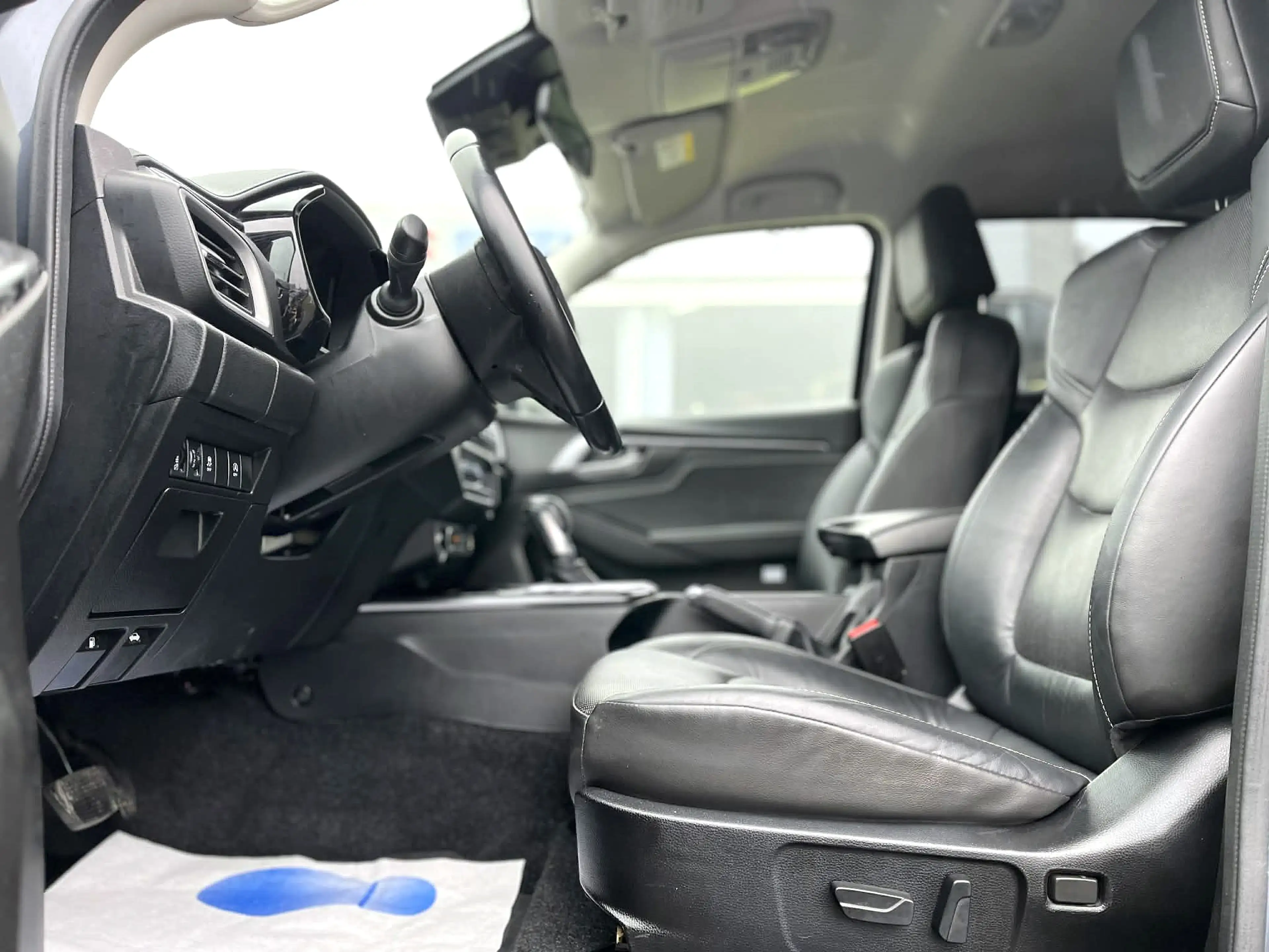 Isuzu D-Max 1.9 Turbo D *AUTO*TVAC*HARDTOP*CAM*CUIR*CLIM*GPS*J — photo 11