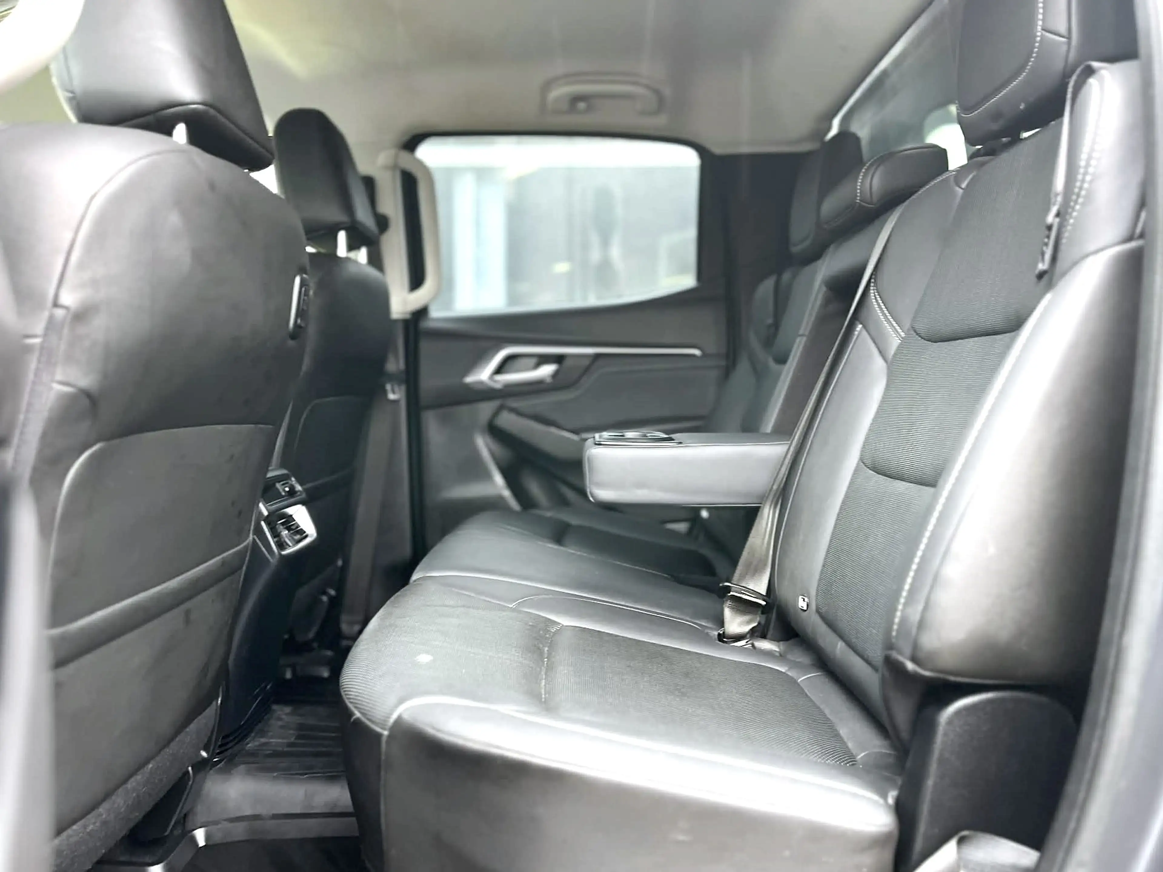 Isuzu D-Max 1.9 Turbo D *AUTO*TVAC*HARDTOP*CAM*CUIR*CLIM*GPS*J — photo 12