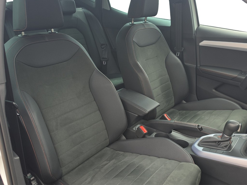 SEAT Arona 1.5 TSI DSG FR LED*NAV*SHZ*PDC*TEMP*VIRTUAL*17"... — photo 12