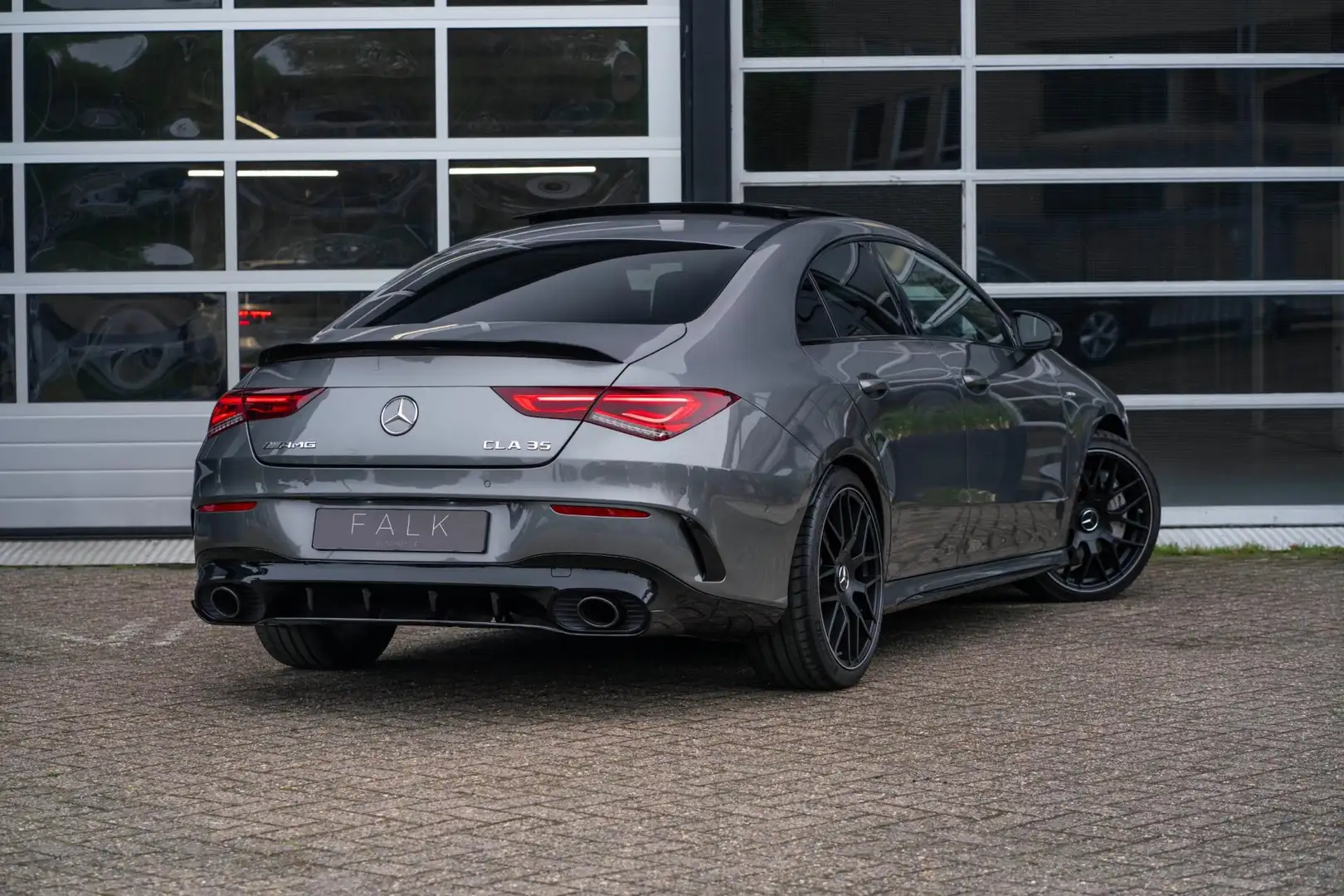 Mercedes-Benz CLA 35 AMG CLA 4MATIC Premium Plus Pano Aero Sfeer Burm Pops+ Grijs - 2