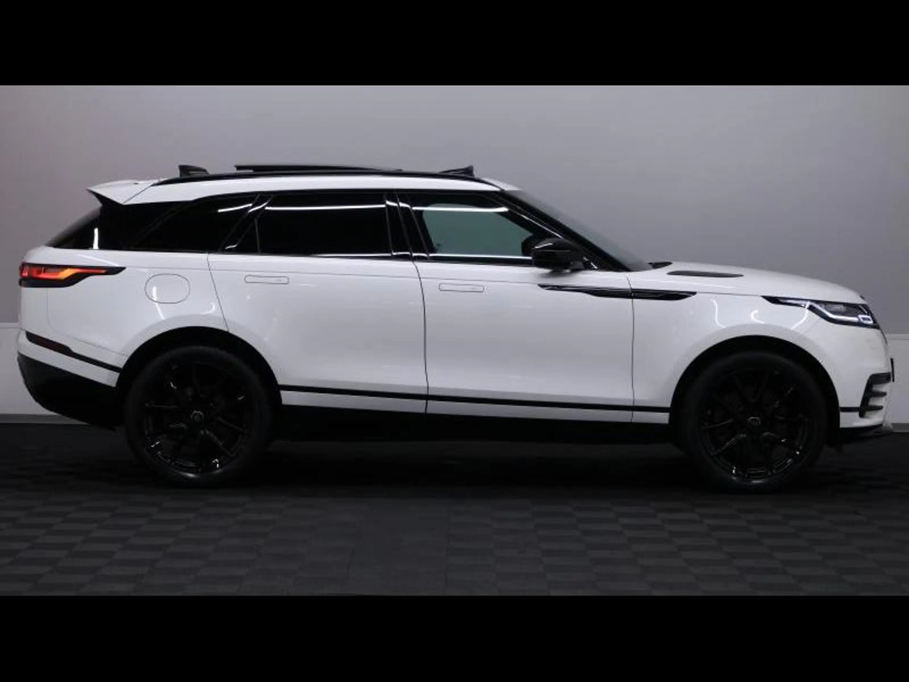 Land Rover Range Rover Velar P400e HSE R-Dynamic PHEV — photo 4