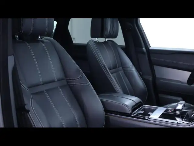 Land Rover Range Rover Velar view 13