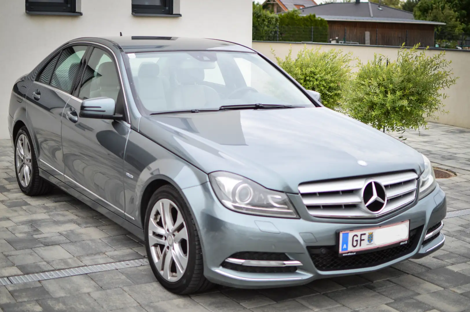 Mercedes-Benz 200 Avantgarde A-Edition BlueEfficiency Aut. Silber - 2