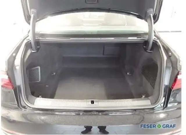 Audi A8 view 8
