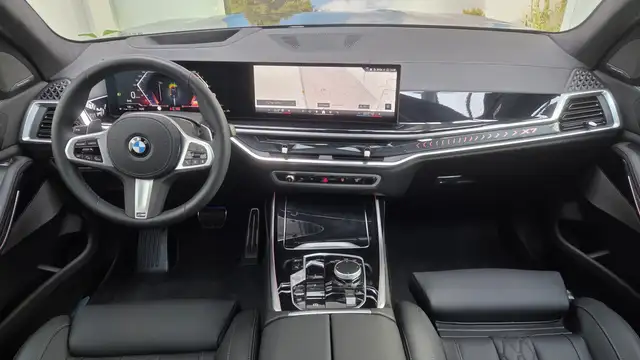 BMW X7 view 7