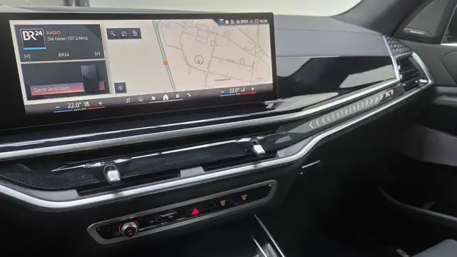 BMW X7 view 10