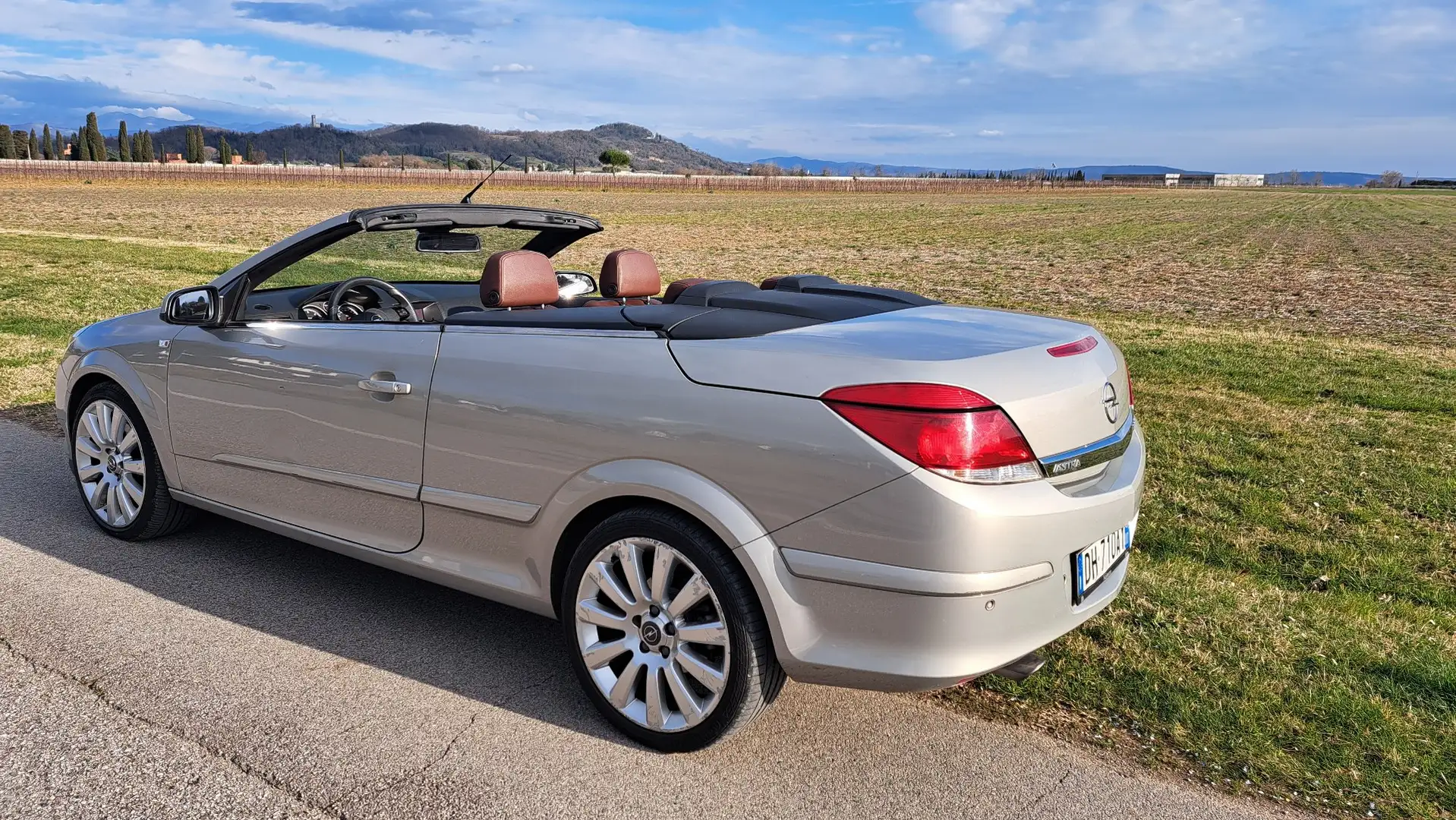 Opel Astra Twintop 1.9 cdti Cosmo 6m - 1