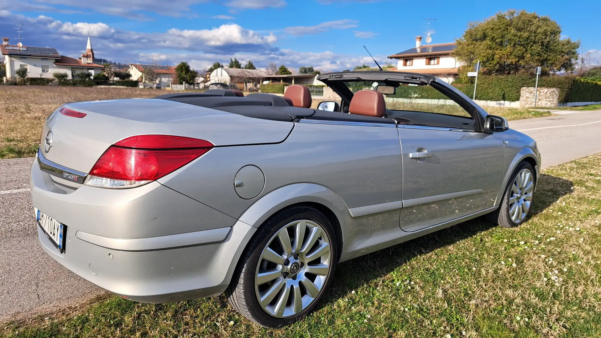 Opel Astra Twintop 1.9 cdti Cosmo 6m - 2