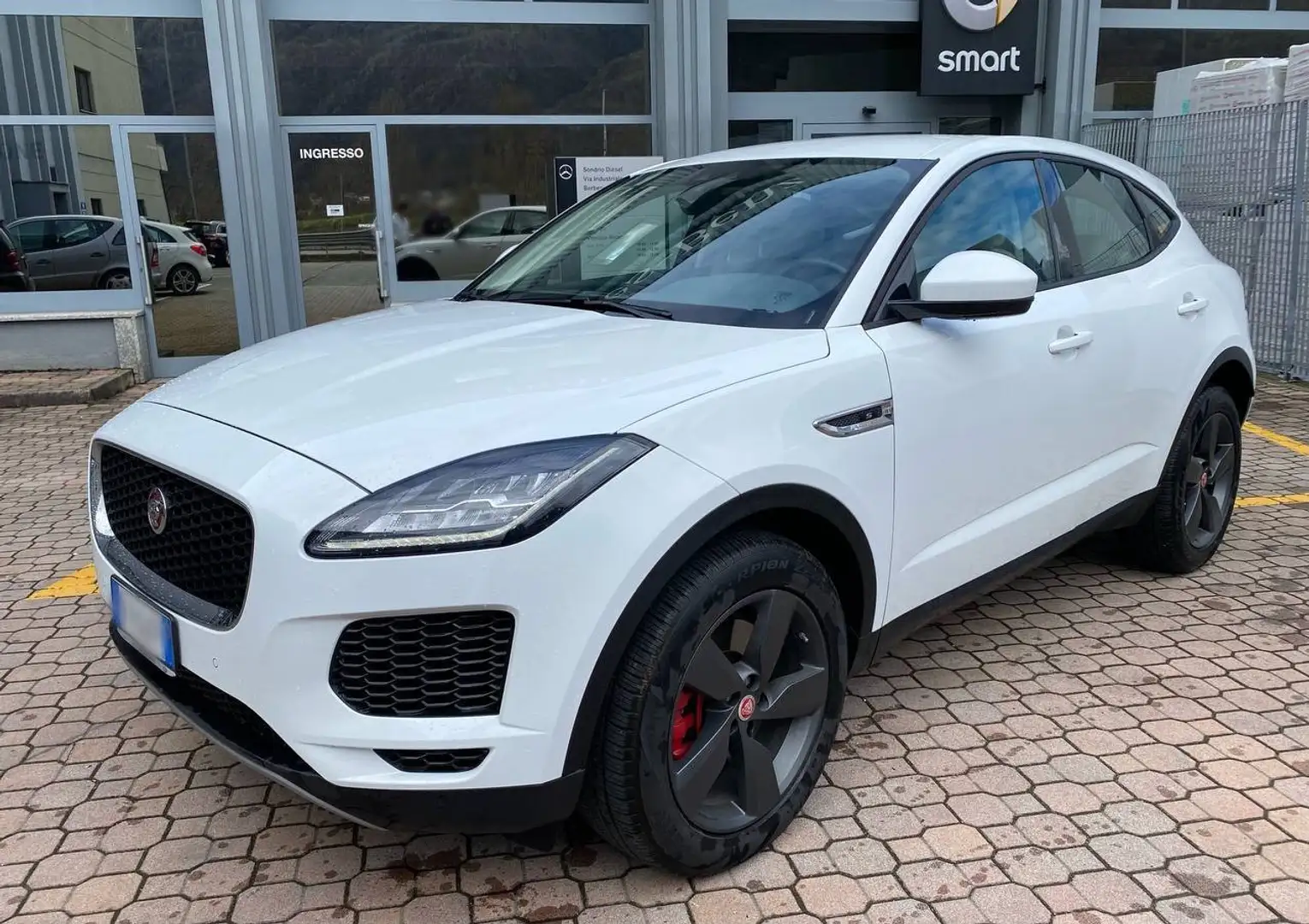 Jaguar E-Pace E-Pace 2.0 i4 R-Dynamic SE awd 200cv auto Bianco - 1