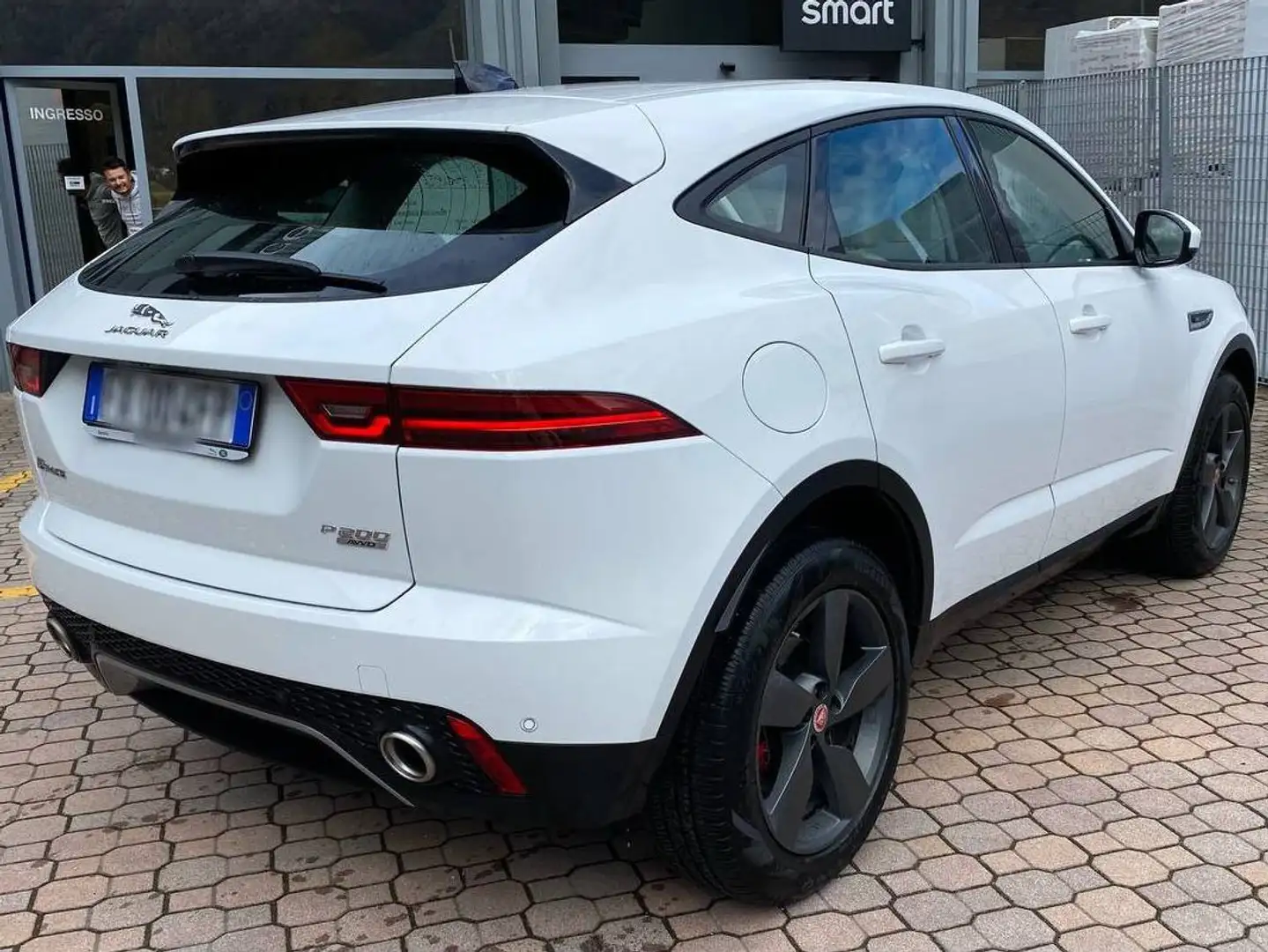 Jaguar E-Pace E-Pace 2.0 i4 R-Dynamic SE awd 200cv auto Bianco - 2