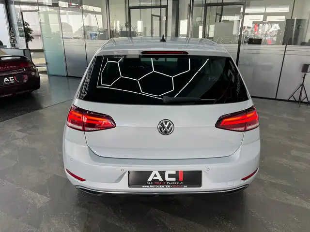 Volkswagen Golf view 10