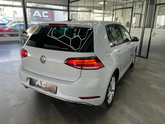 Volkswagen Golf view 11