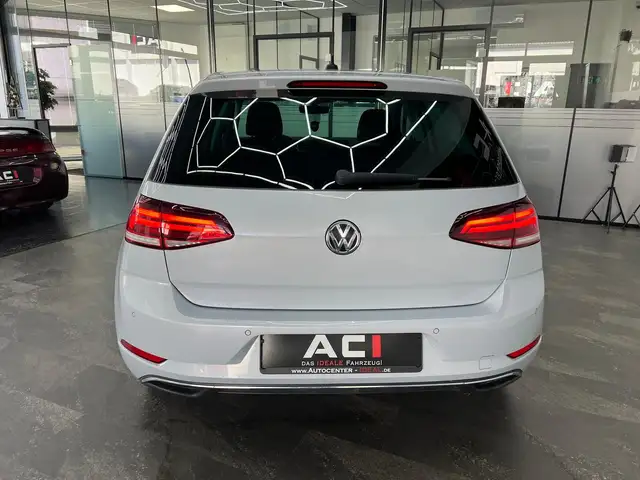 Volkswagen Golf view 9