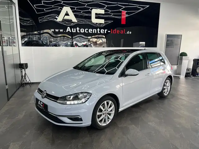 Volkswagen Golf view 3