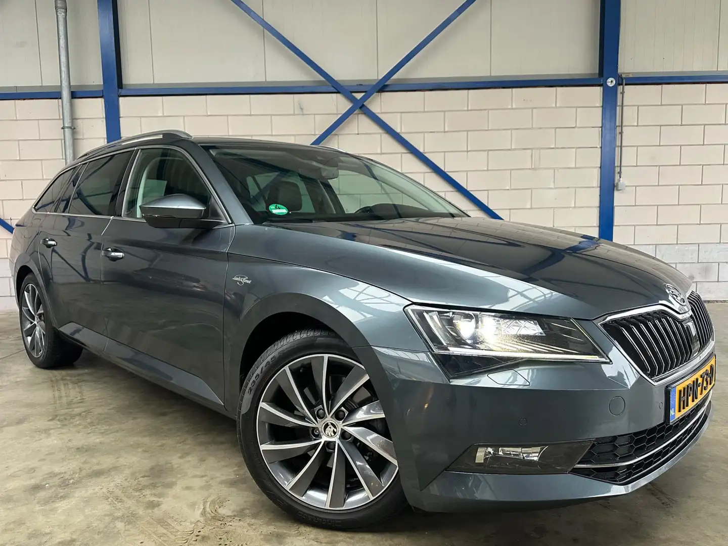 Skoda Superb 2.0 TSI Laurin & Klement Business Leder|Navi|Xenon Gris - 2