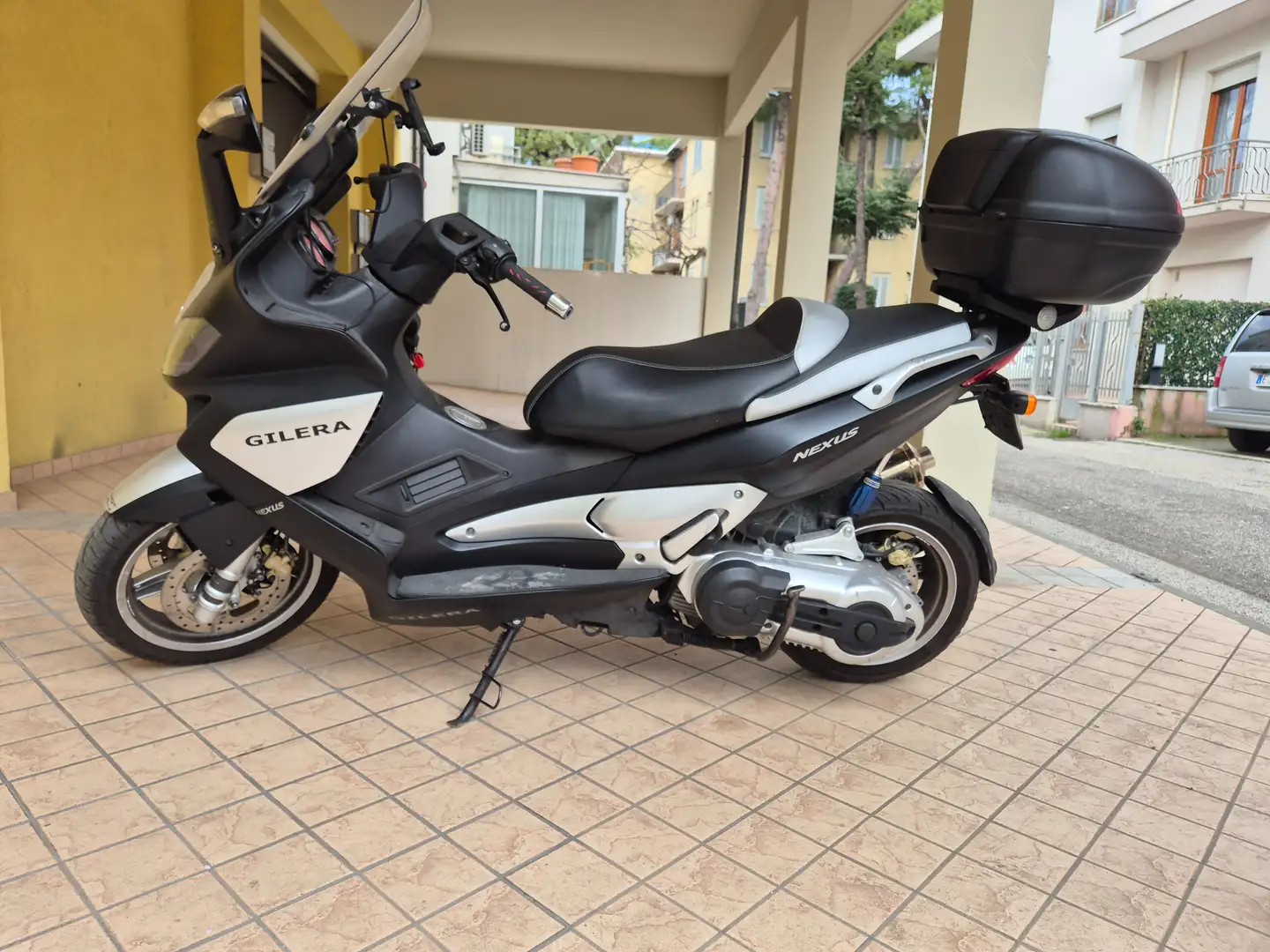 Gilera Nexus 500 scooter Gris - 2