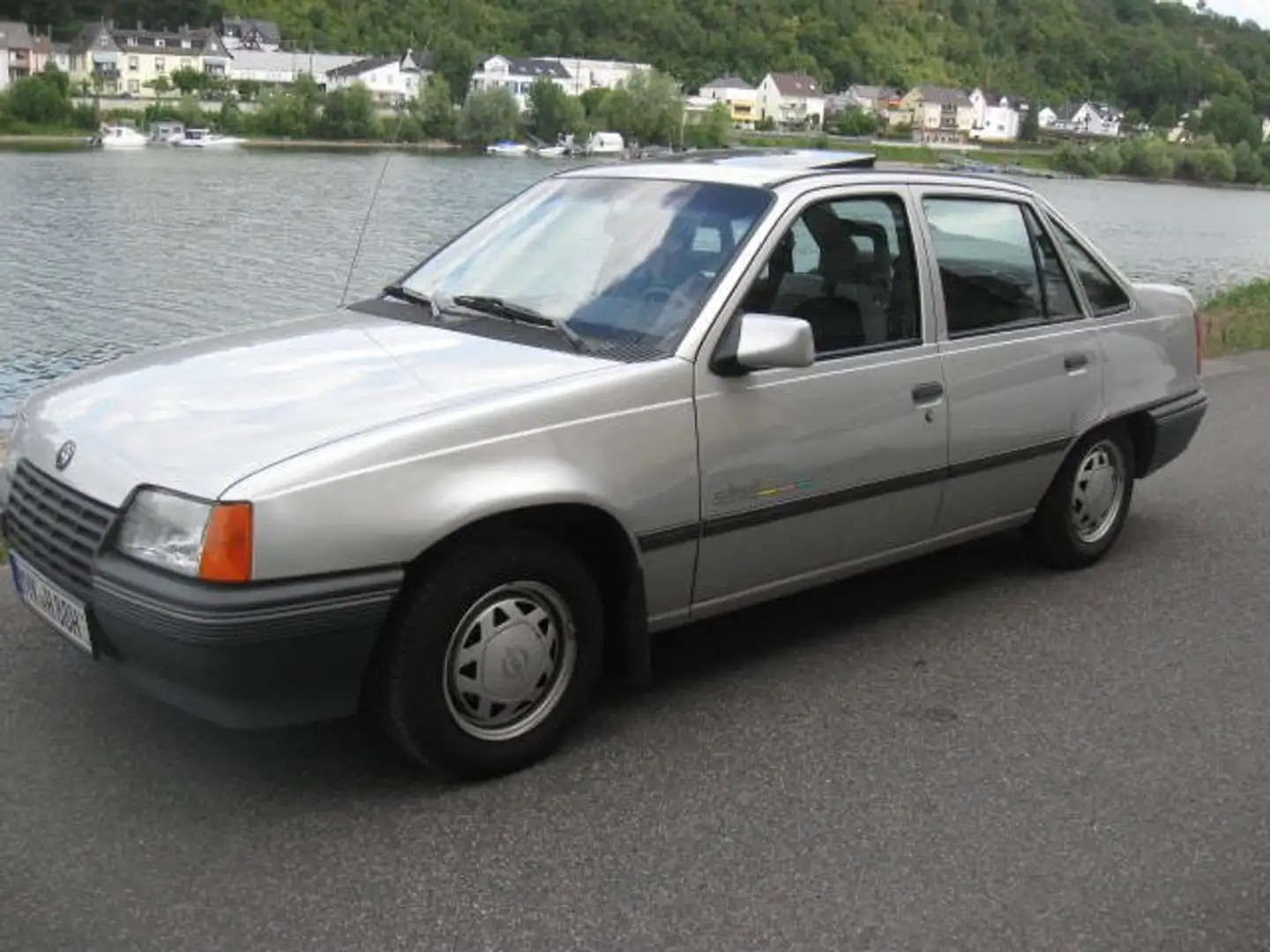 Opel Kadett Kadett e Miami Oldtimer TÜV neu Silber - 1