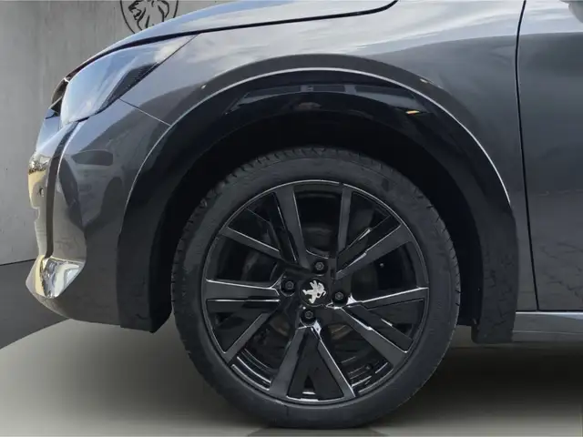 Peugeot 208 view 11