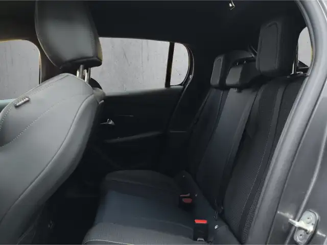 Peugeot 208 view 8