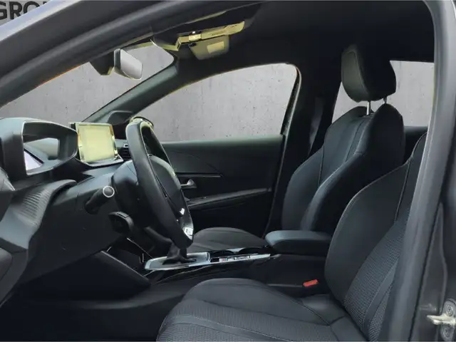 Peugeot 208 view 9