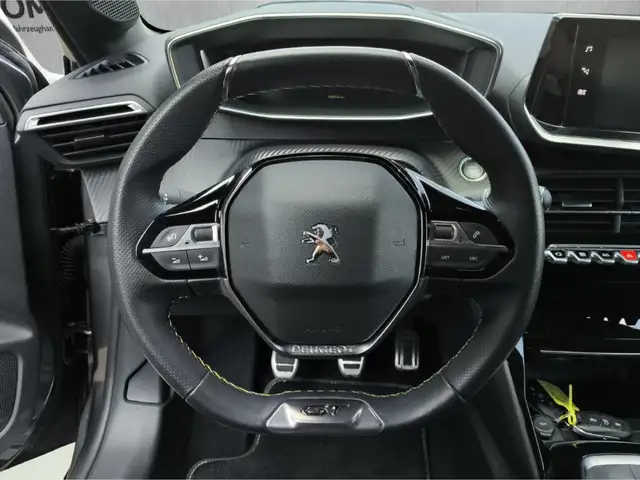 Peugeot 208 view 10