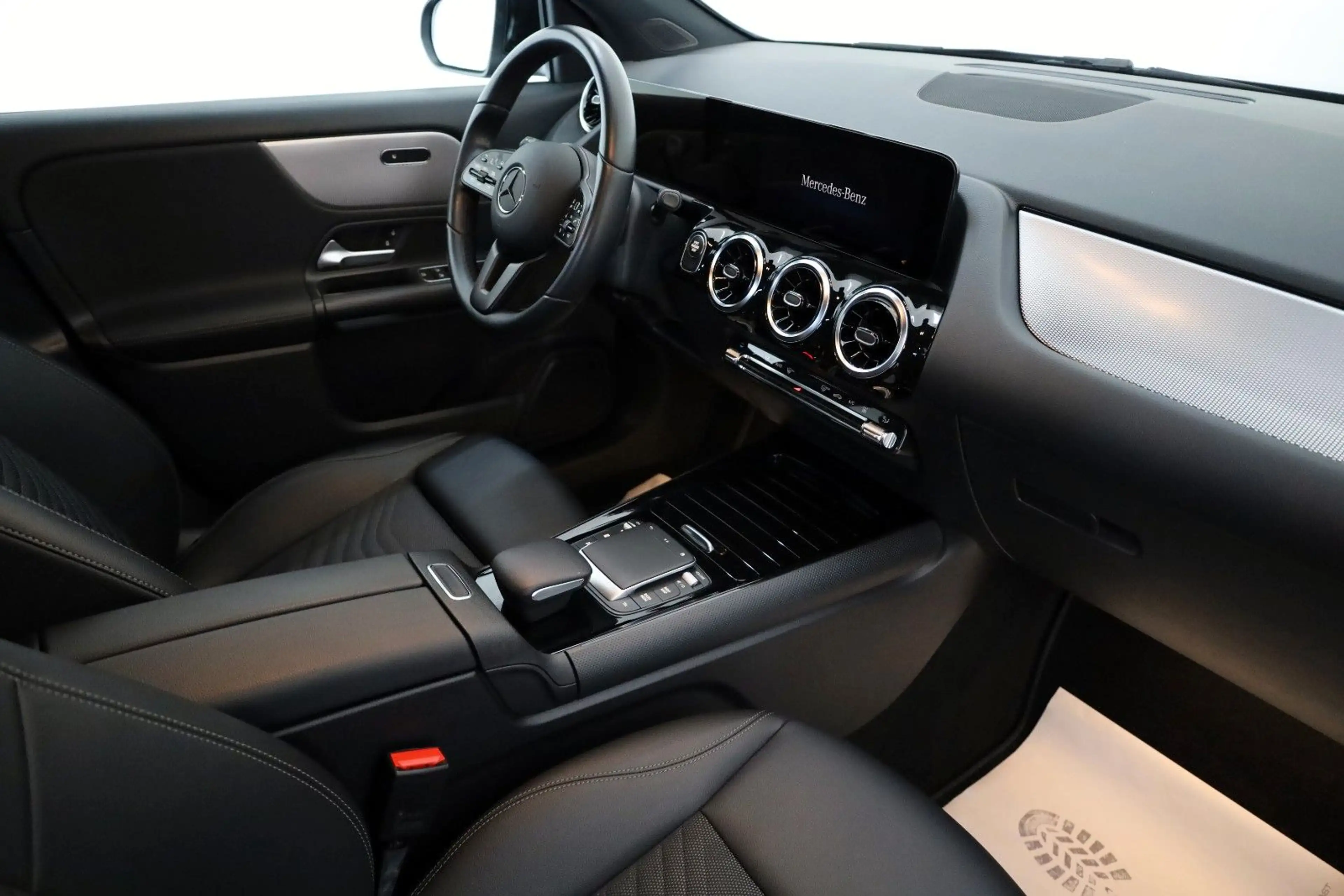 Mercedes-Benz GLA 250 e Style, T.Leder, Navi ,LED, SH,Kamera — photo 3