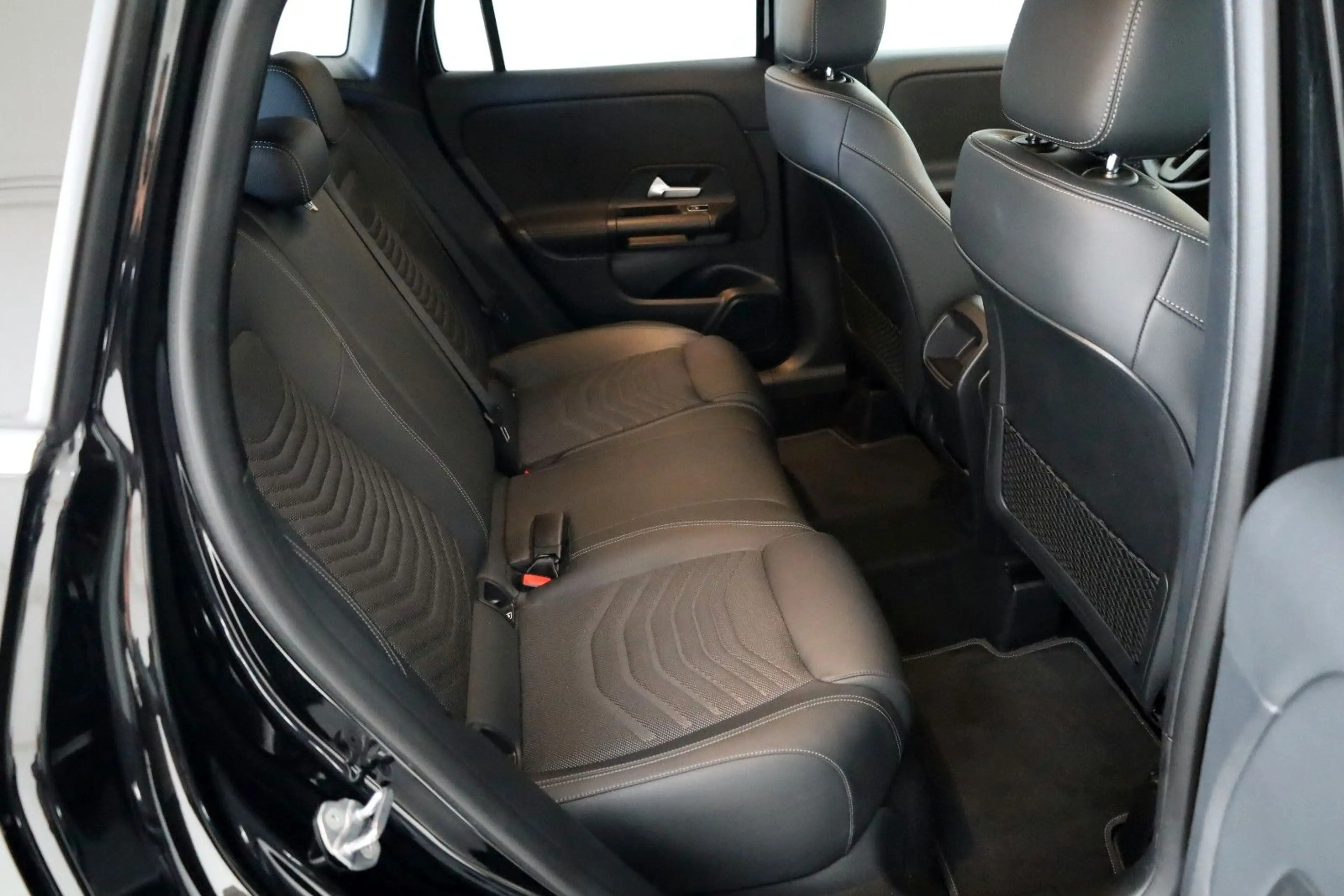 Mercedes-Benz GLA 250 e Style, T.Leder, Navi ,LED, SH,Kamera — photo 6
