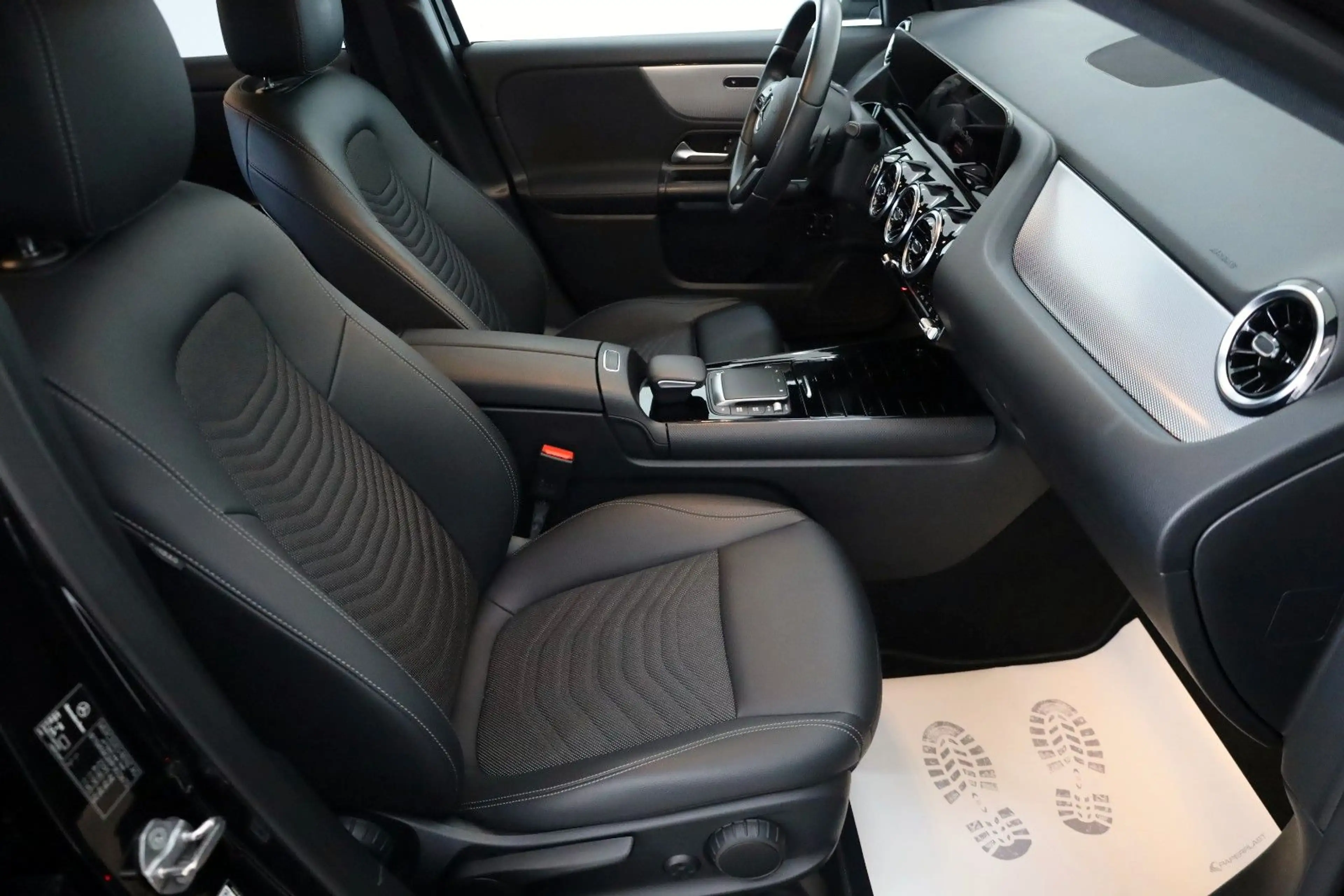 Mercedes-Benz GLA 250 e Style, T.Leder, Navi ,LED, SH,Kamera — photo 5