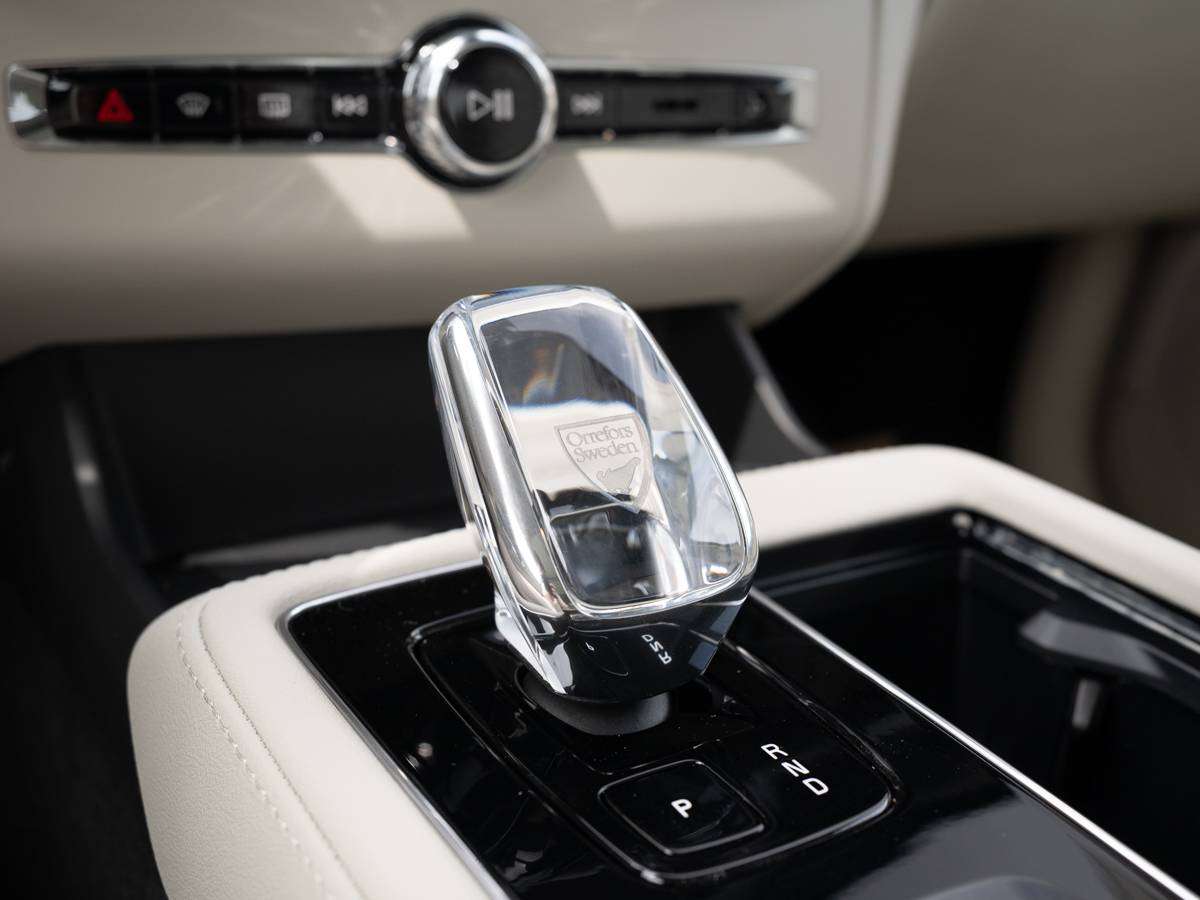 2026 Volvo XC90 B6 ULTRA DARK THEME thumb 14