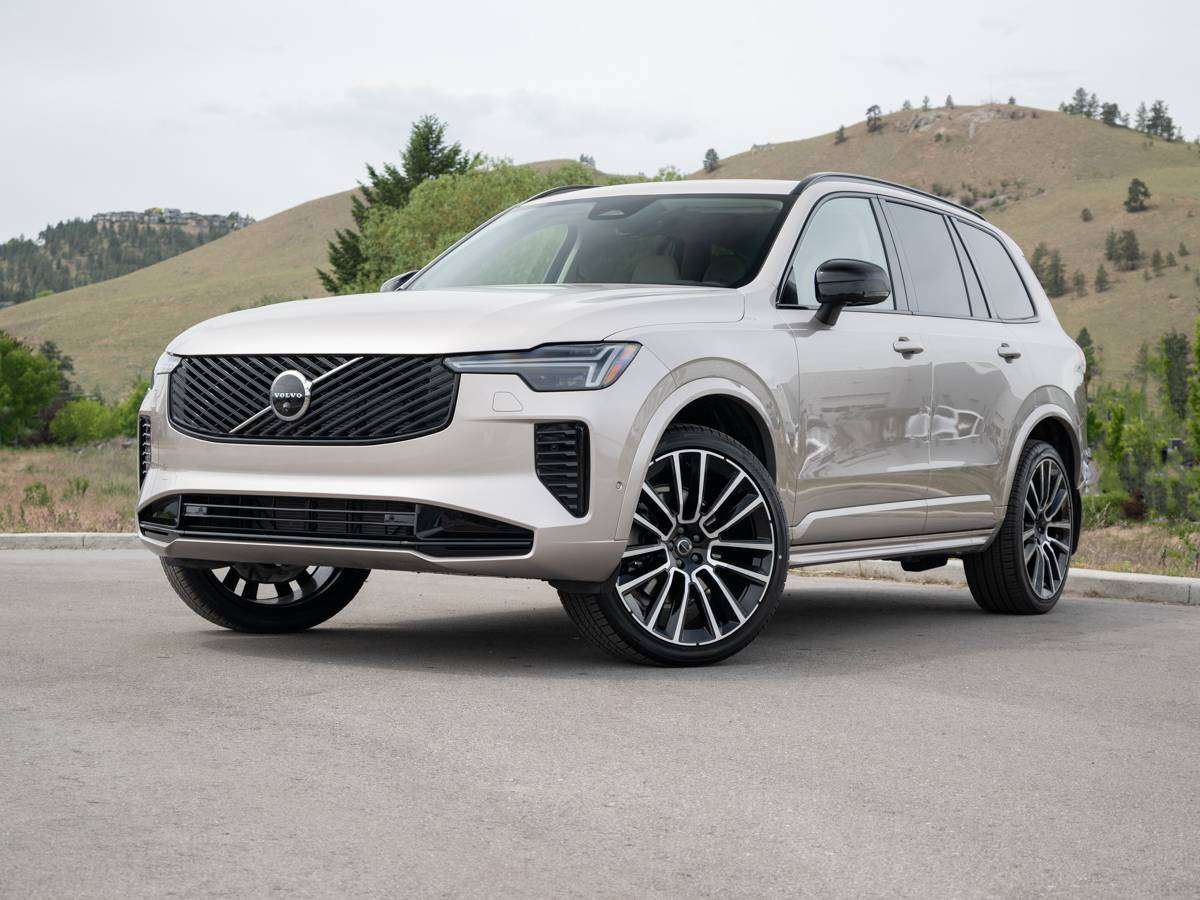2026 Volvo XC90 B6 ULTRA DARK THEME