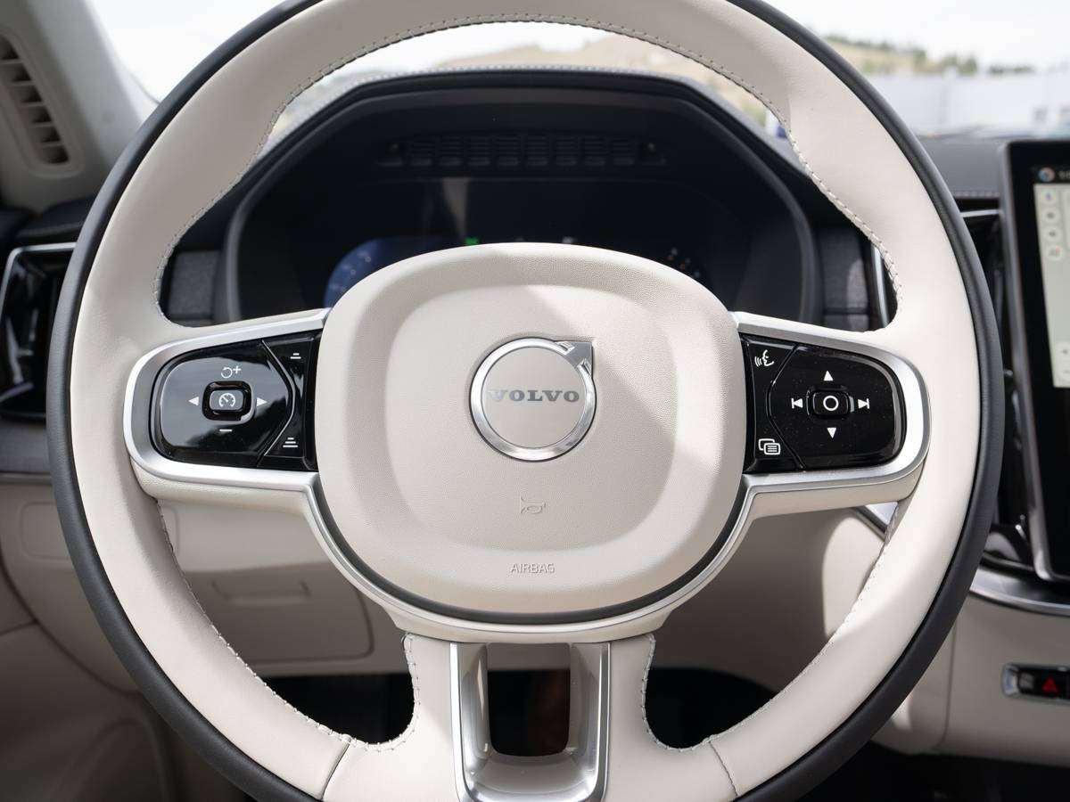 2026 Volvo XC90 B6 ULTRA DARK THEME thumb 12