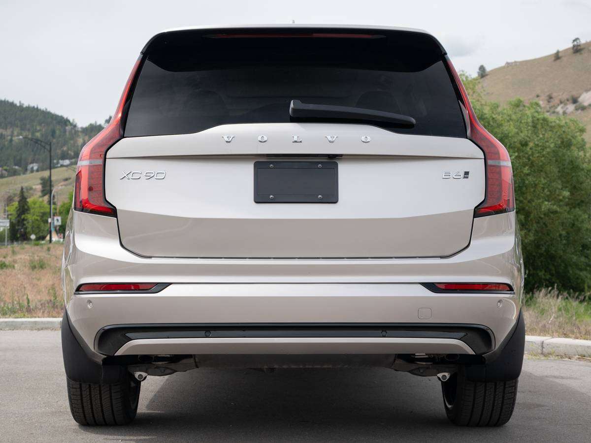 2026 Volvo XC90 B6 ULTRA DARK THEME thumb 7