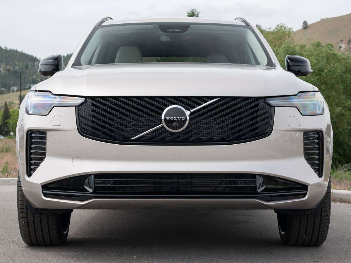 2026 Volvo XC90 B6 ULTRA DARK THEME thumb 8