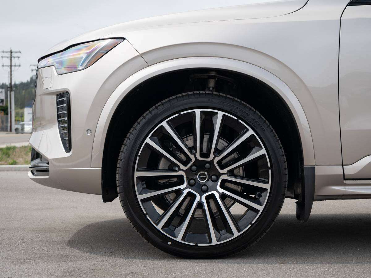 2026 Volvo XC90 B6 ULTRA DARK THEME thumb 9